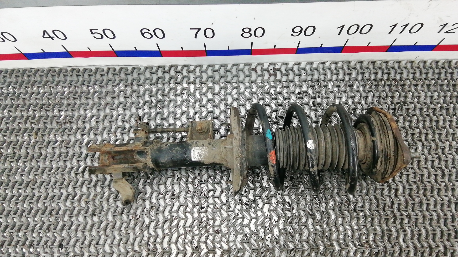 Амортизатор передний правый