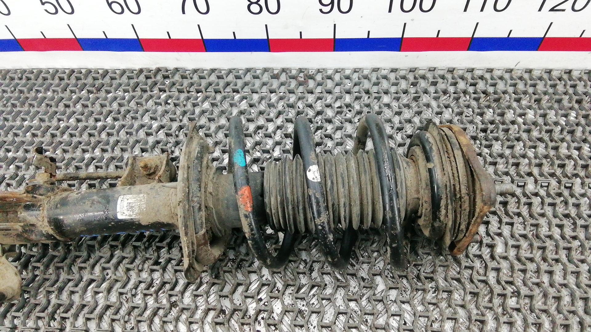 Амортизатор передний правый