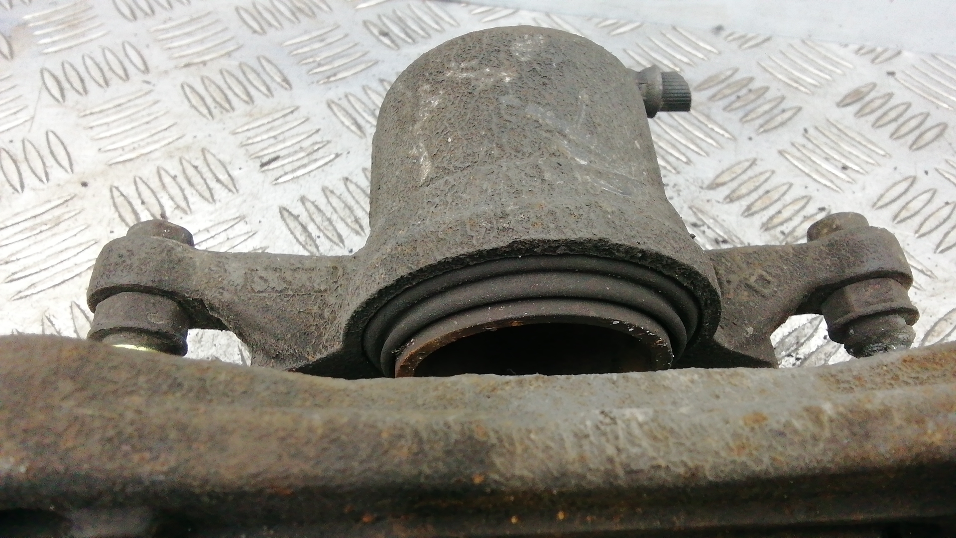 Суппорт передний правый