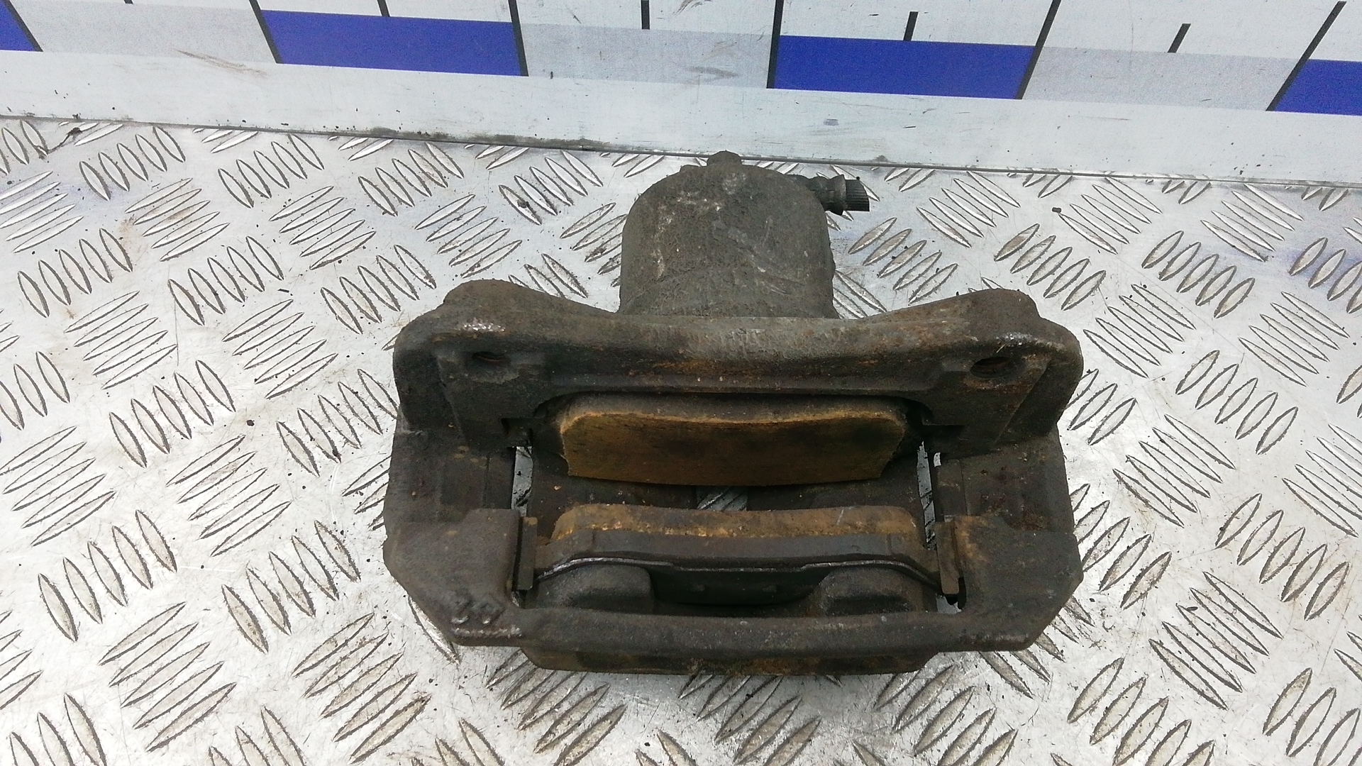 Суппорт передний правый