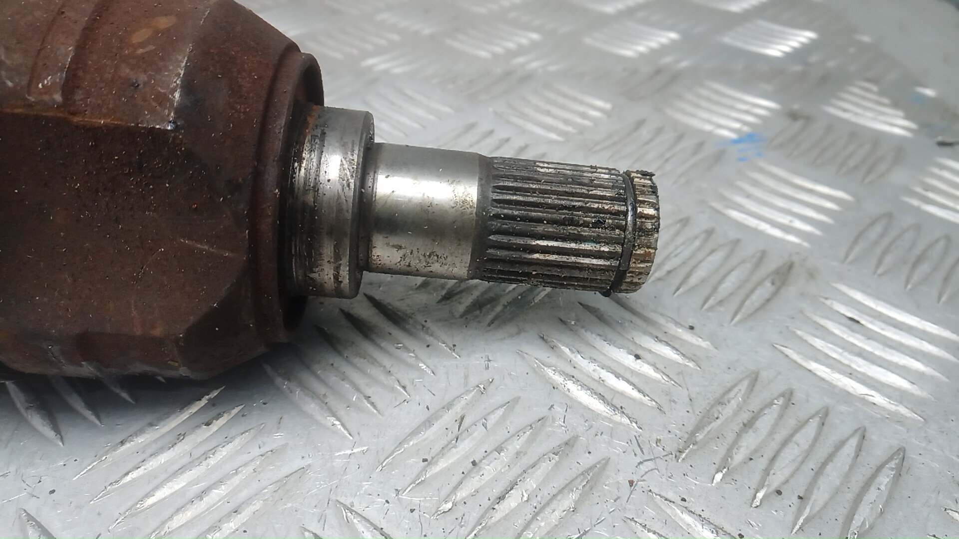 Полуось передняя правая