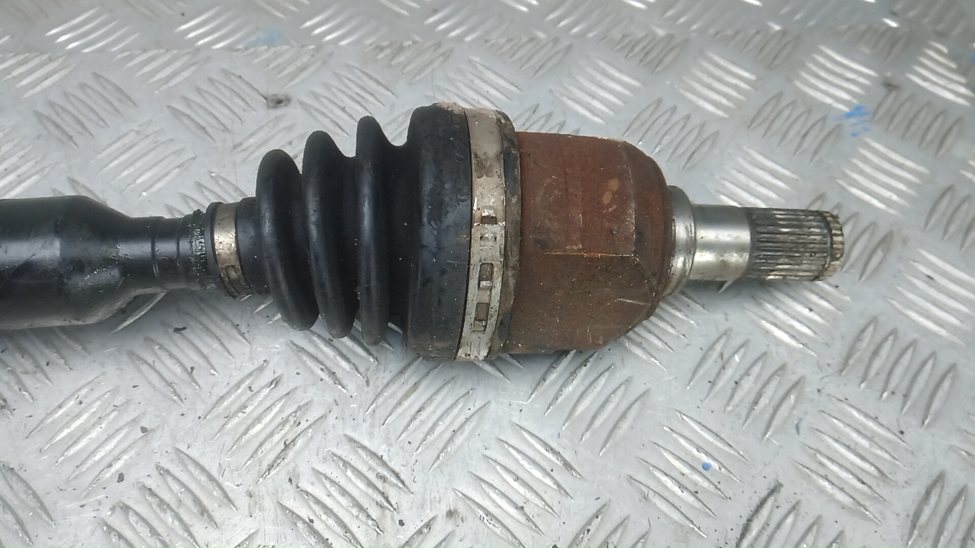 Полуось передняя правая