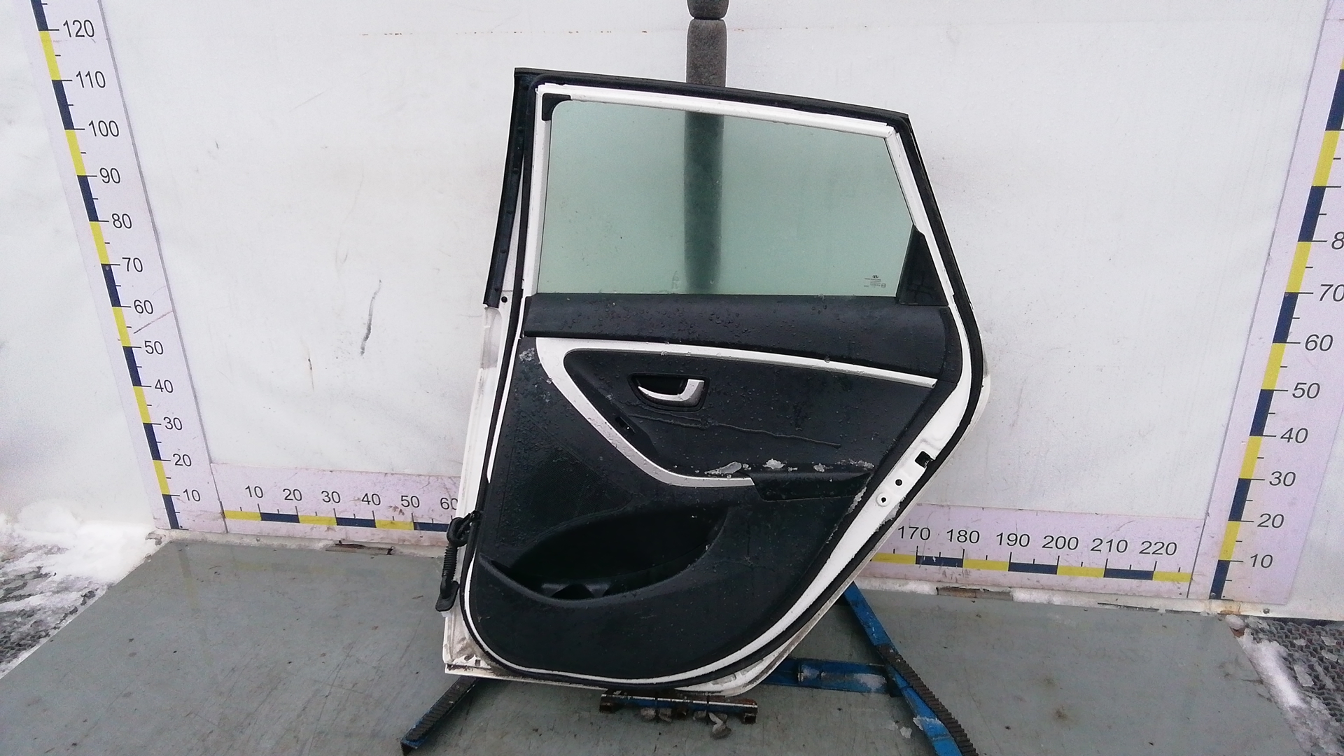 Дверь задняя правая