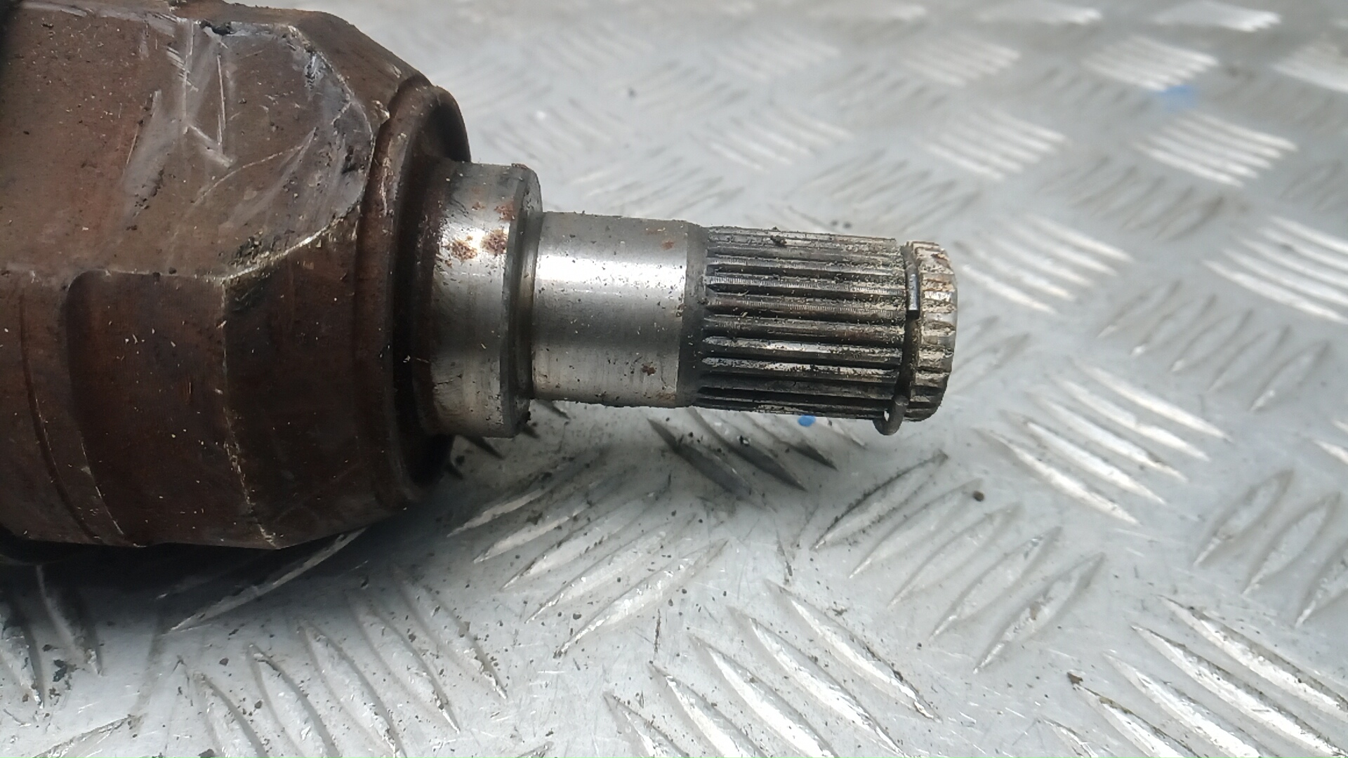 Полуось передняя правая