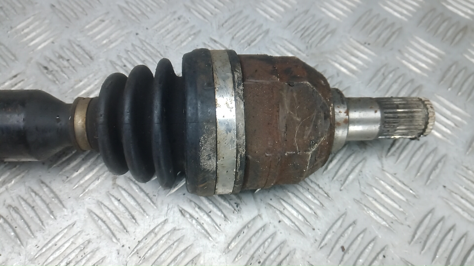 Полуось передняя правая