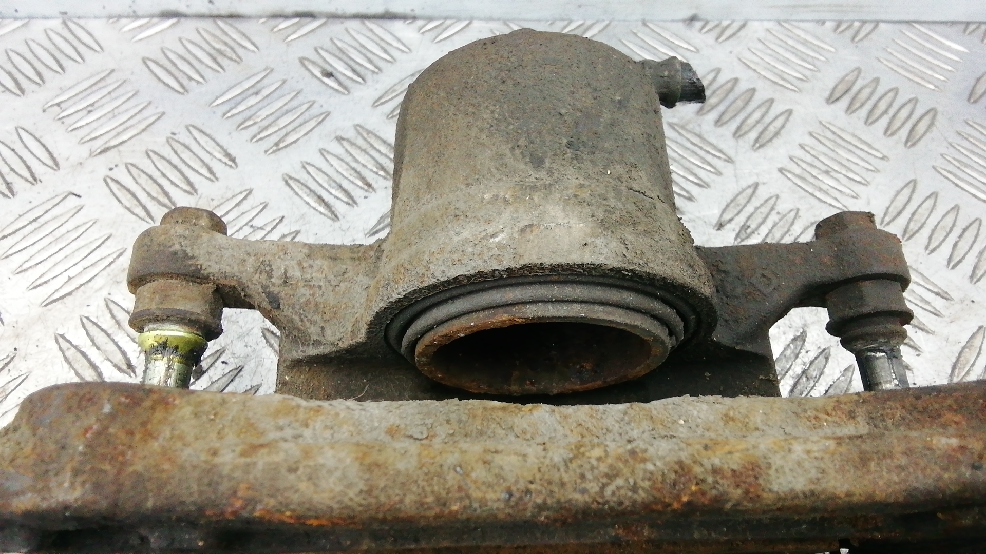 Суппорт передний правый