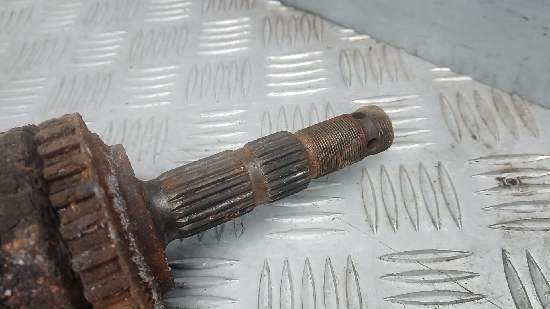 Полуось передняя правая