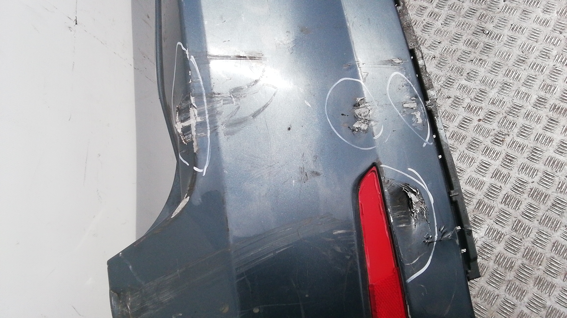 Бампер задний