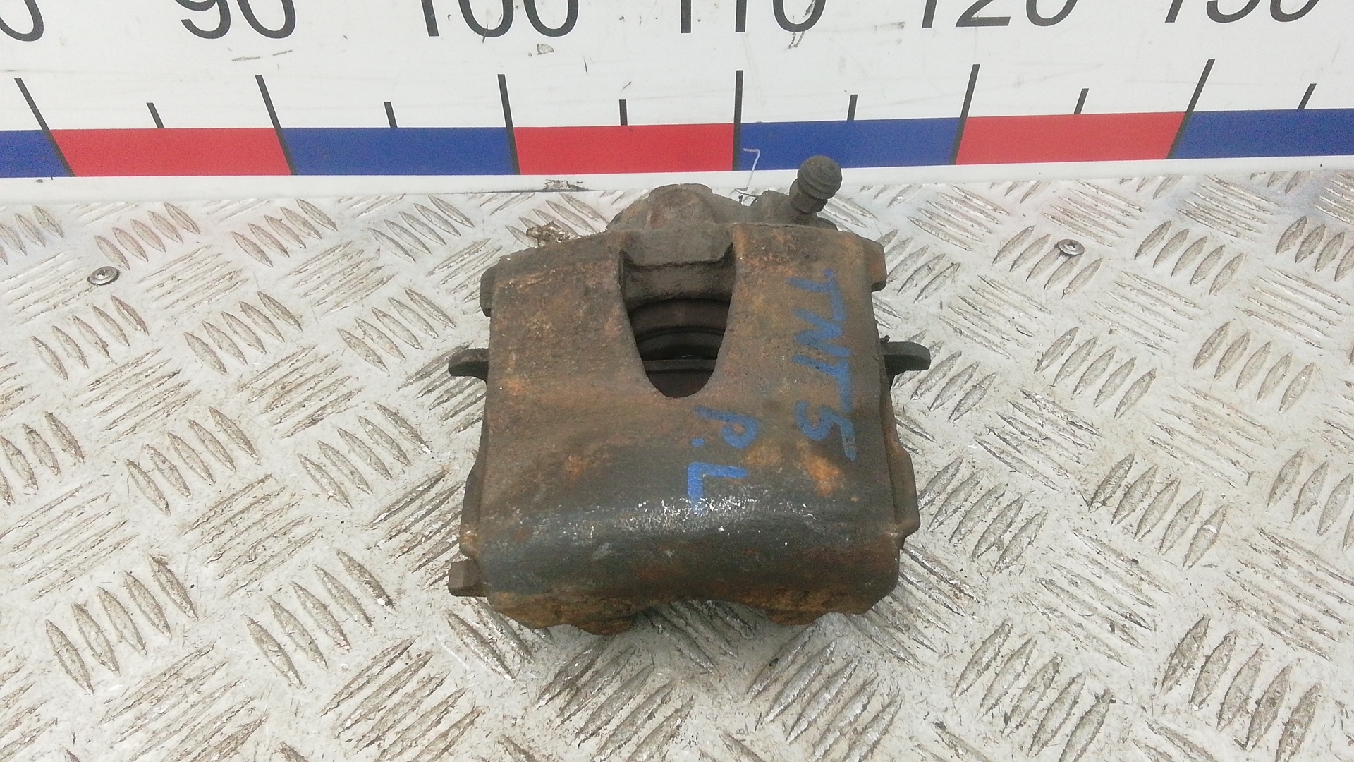 Суппорт передний левый