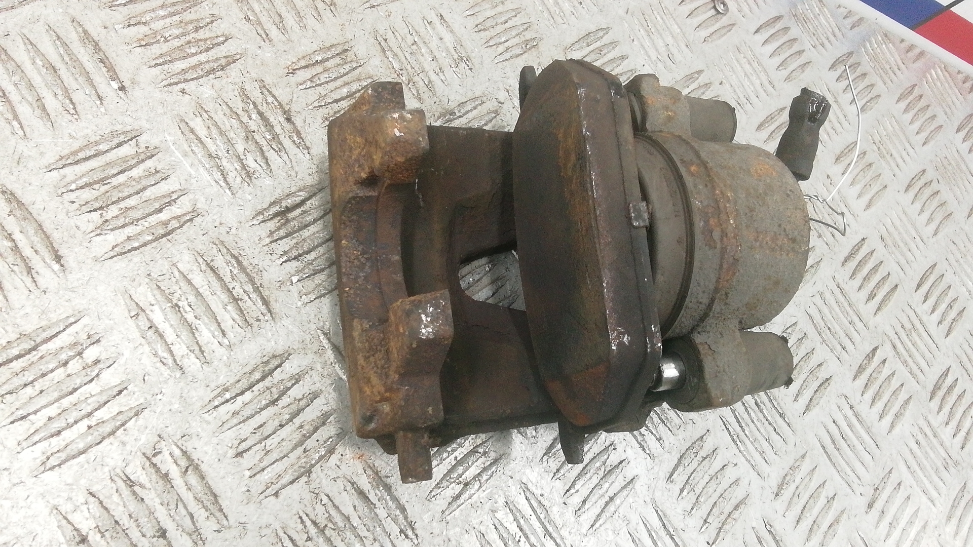 Суппорт передний левый