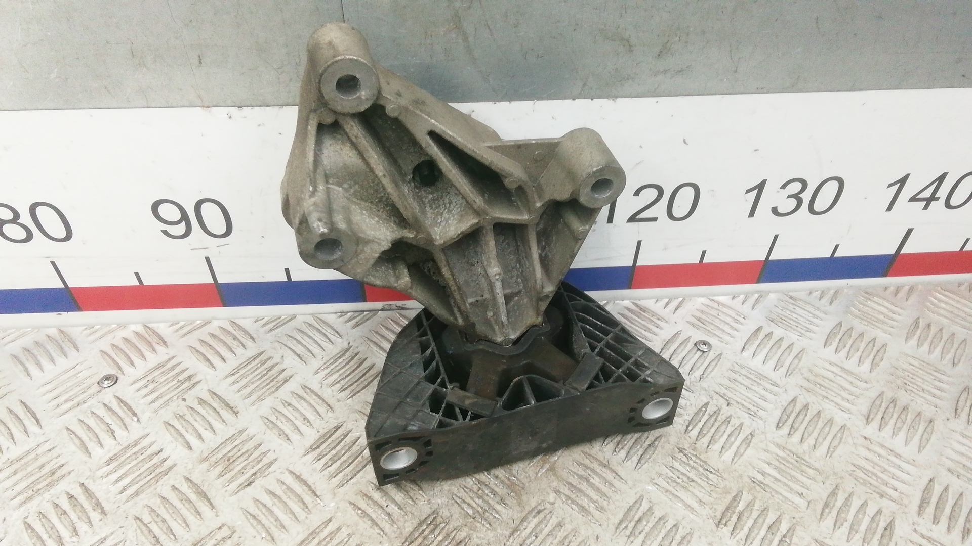 Опора двигателя