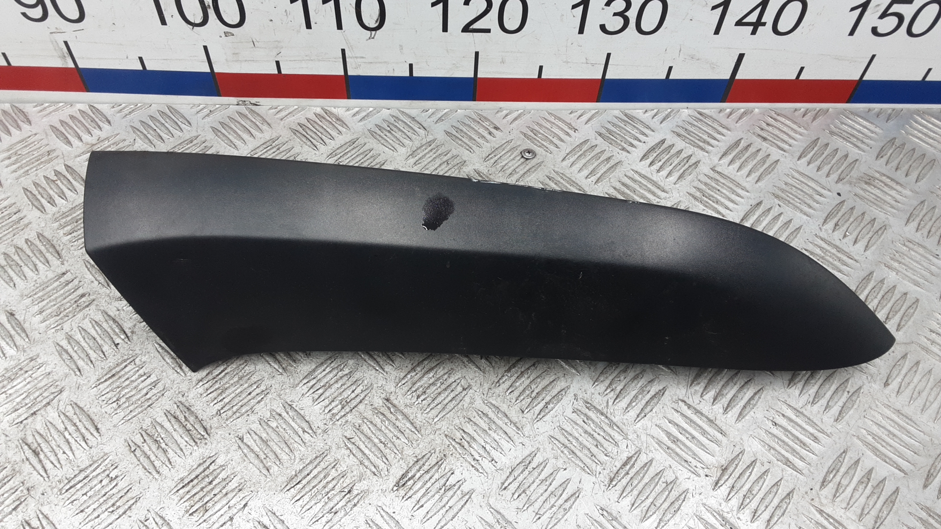 Молдинг заднего крыла правого