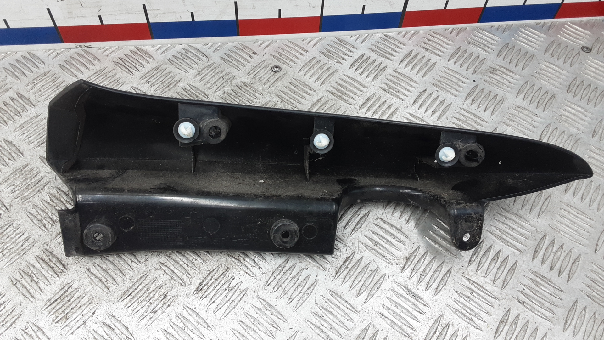 Молдинг заднего крыла правого