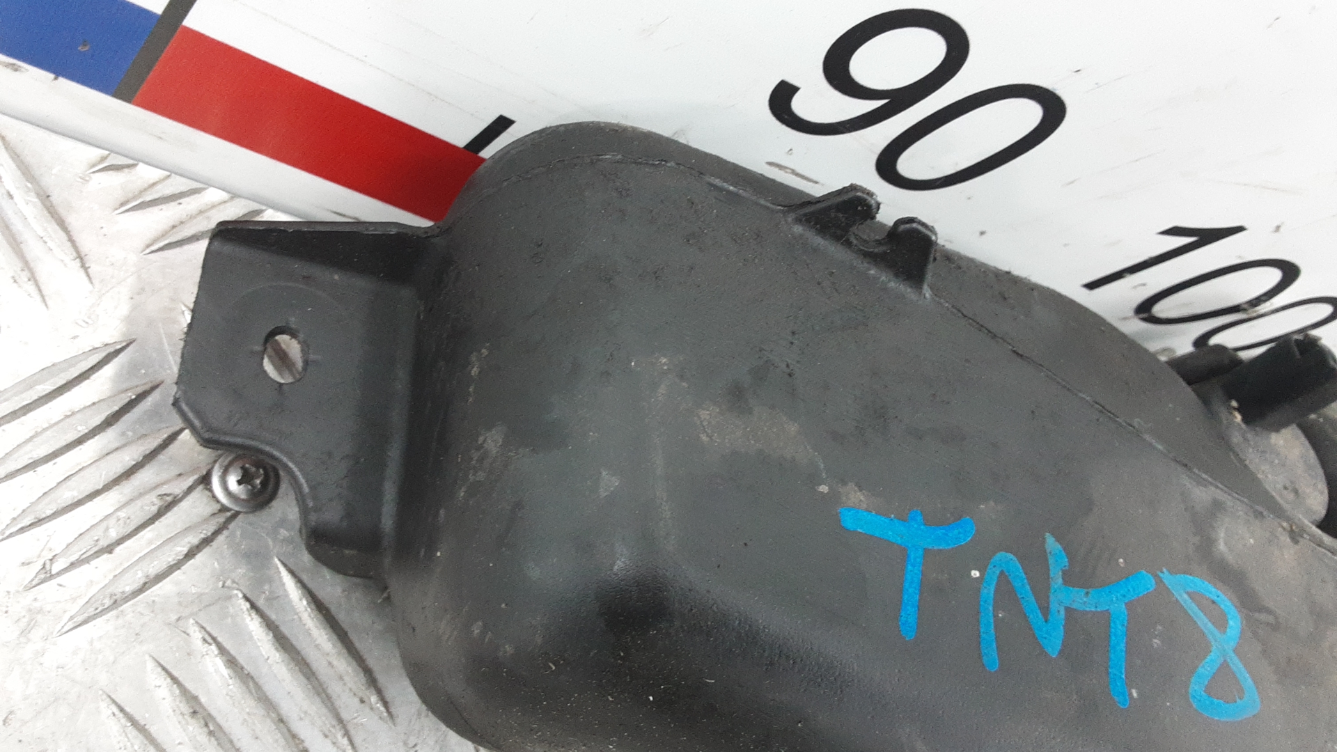 Бачок омывателя лобового стекла