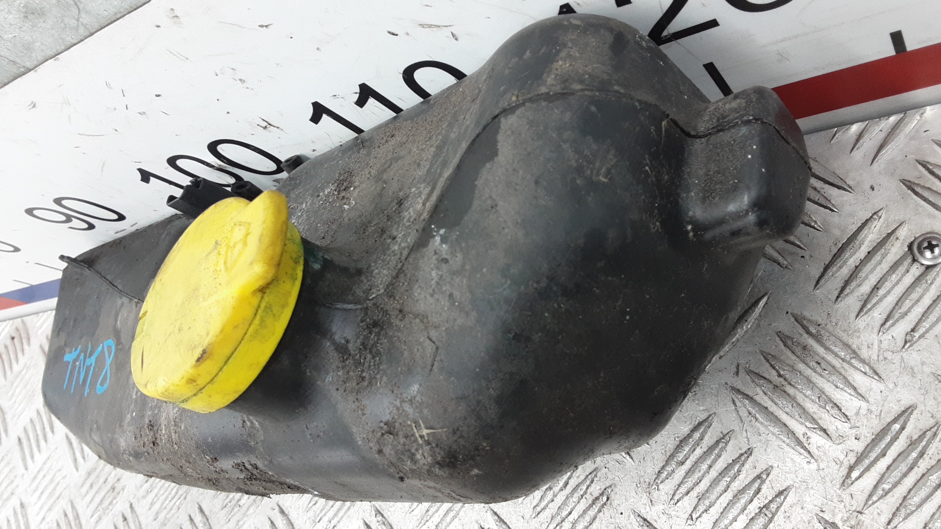 Бачок омывателя лобового стекла