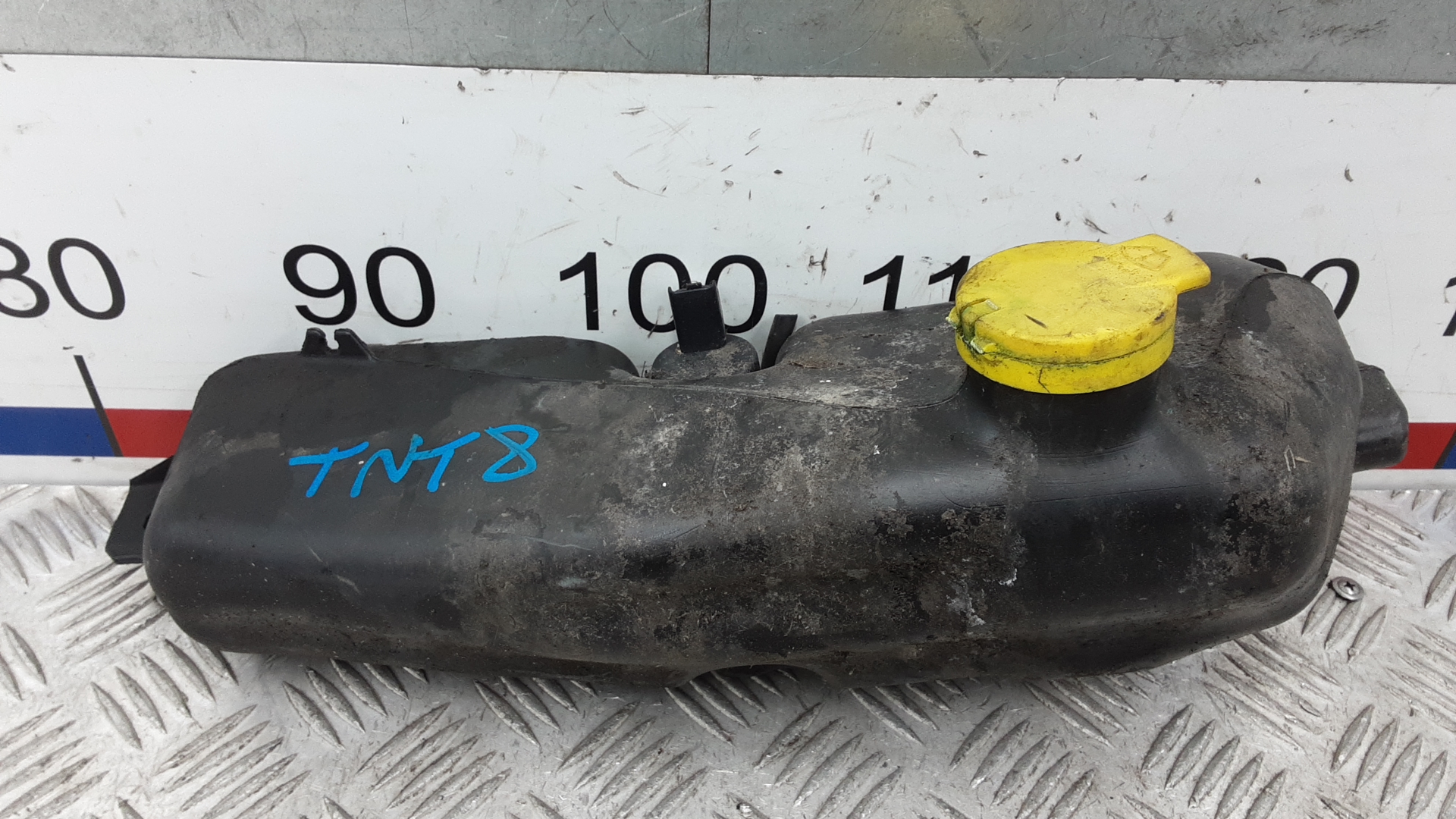 Бачок омывателя лобового стекла