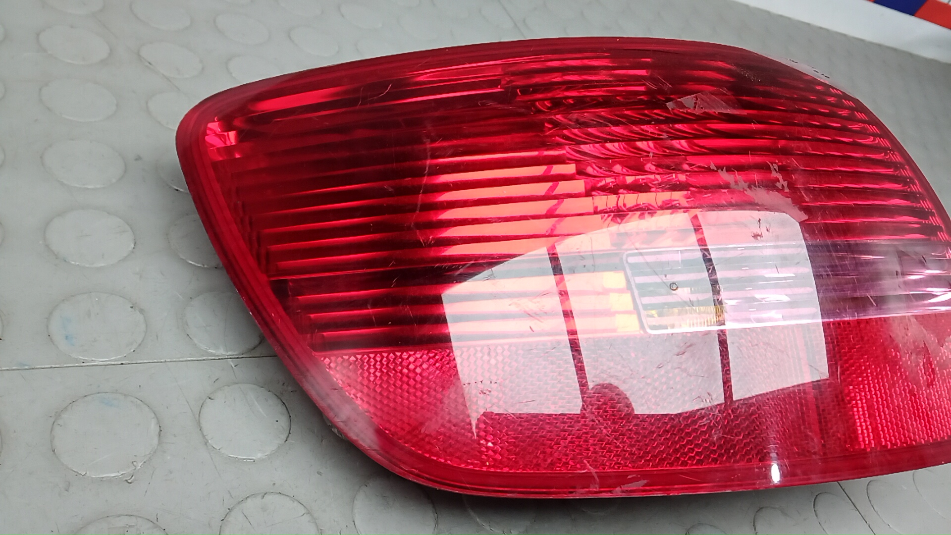 Фонарь задний левый