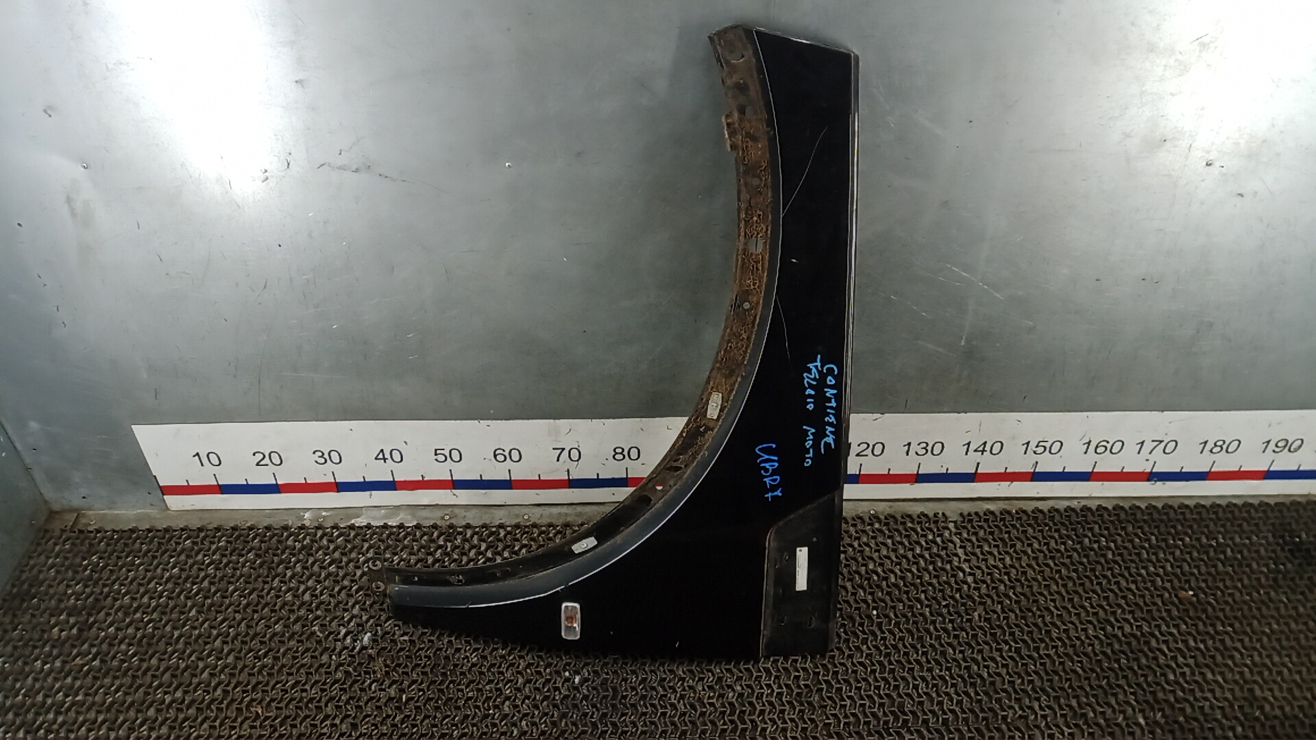 Крыло переднее левое