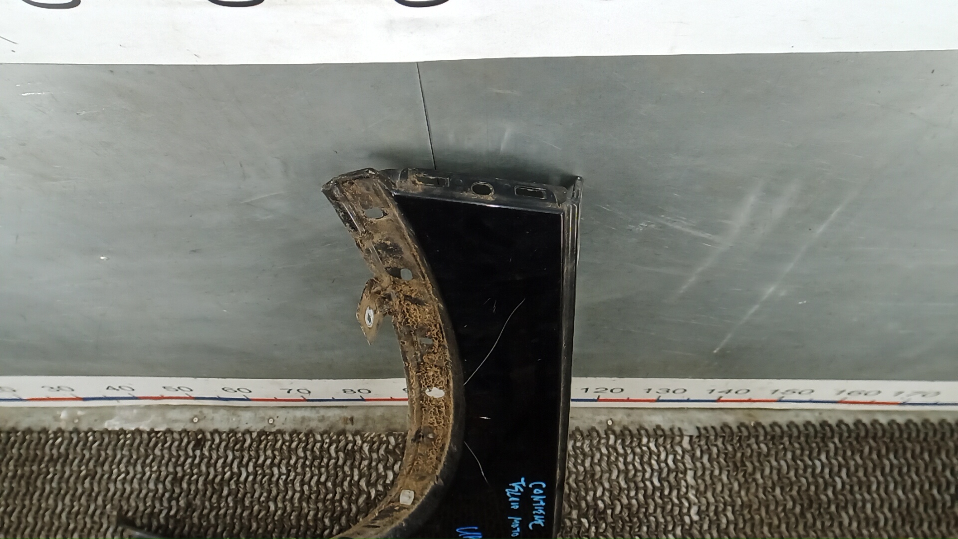 Крыло переднее левое