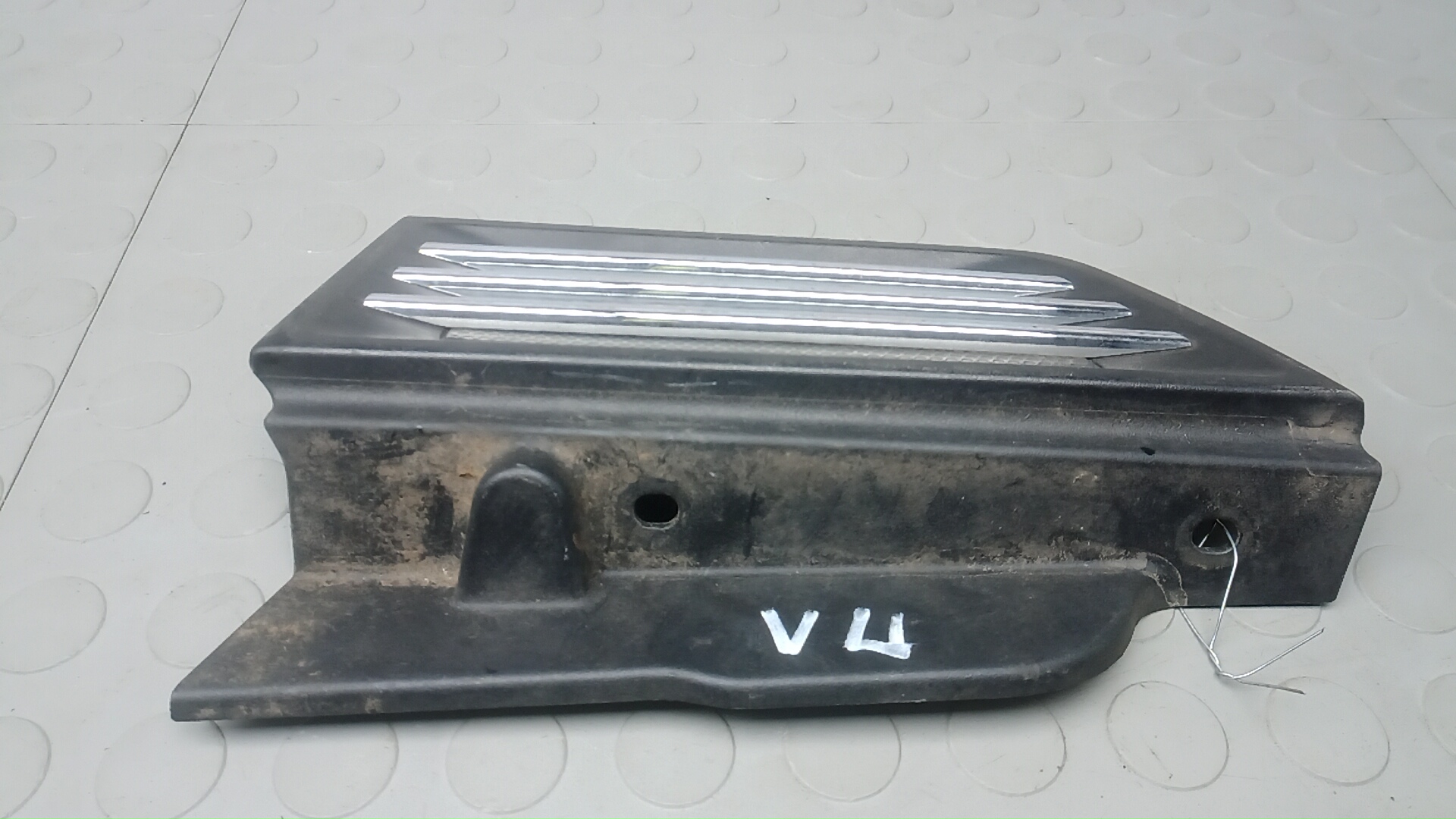 Накладка переднего крыла левого