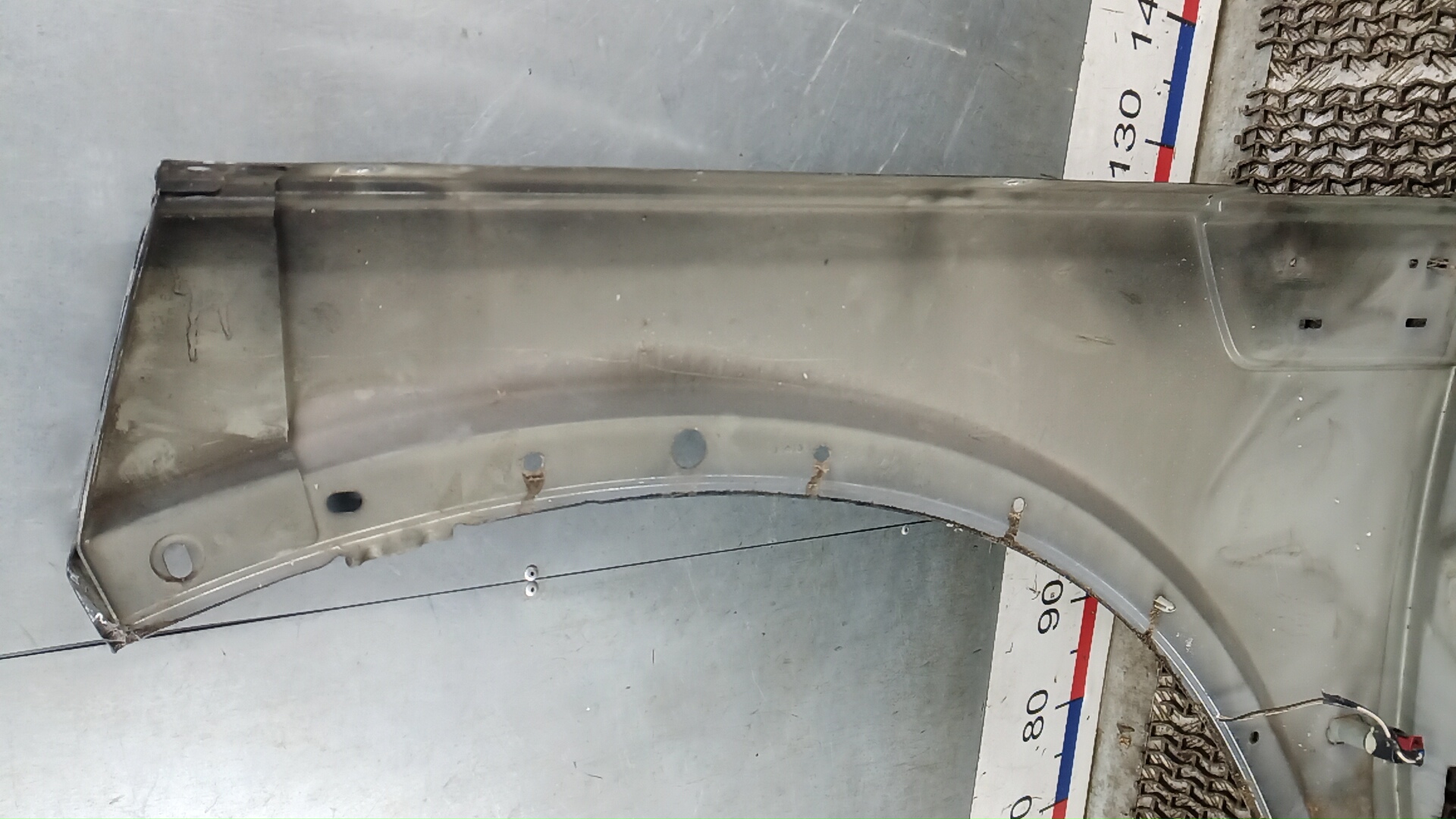 Крыло переднее правое