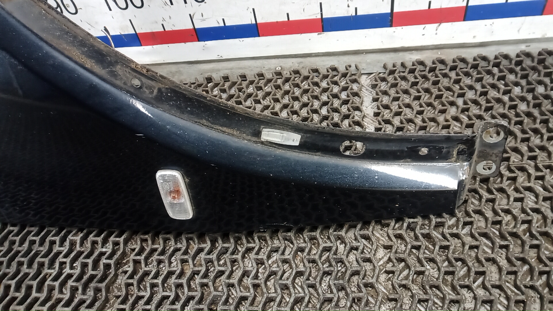 Крыло переднее правое