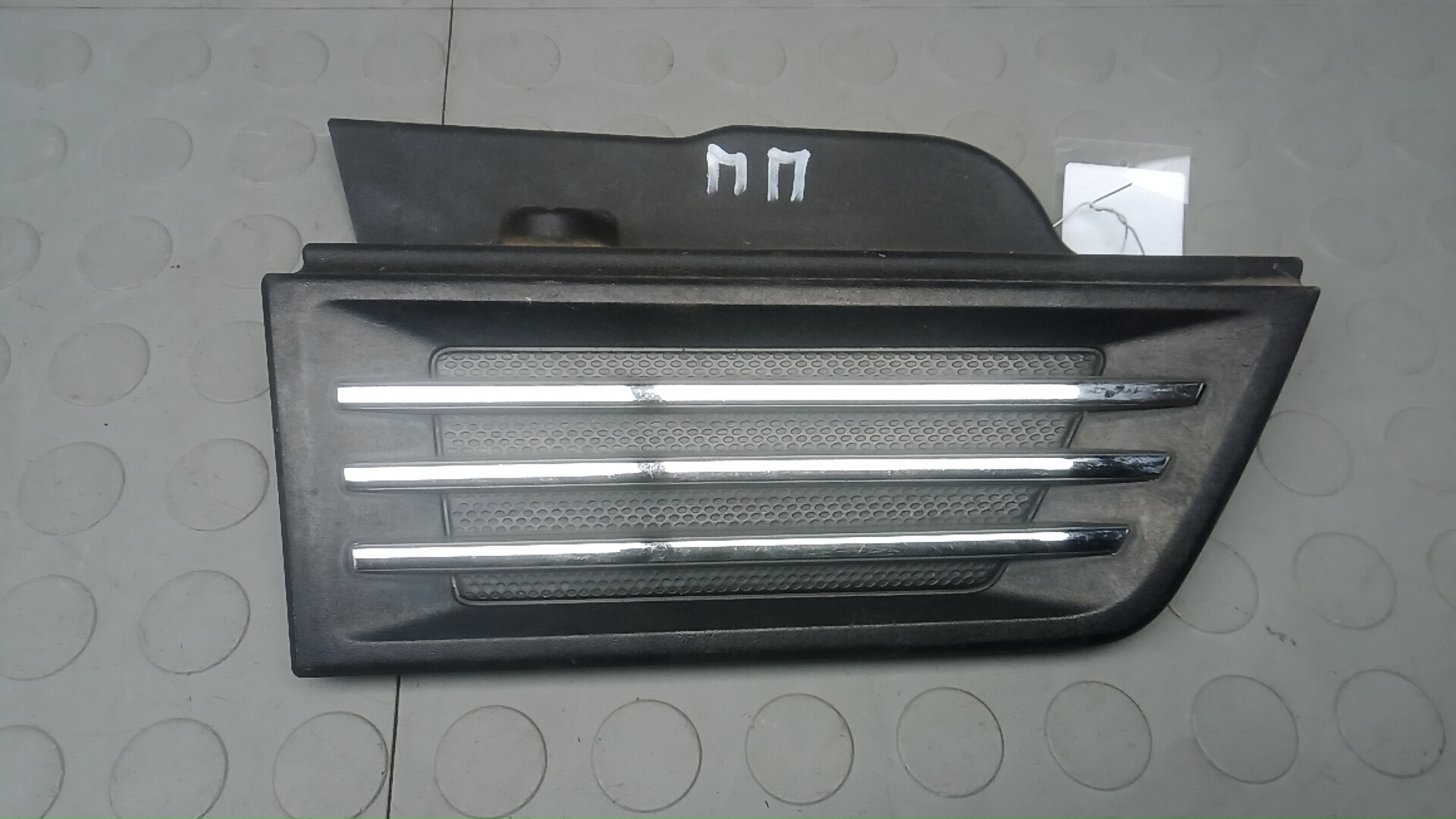 Накладка переднего крыла правого