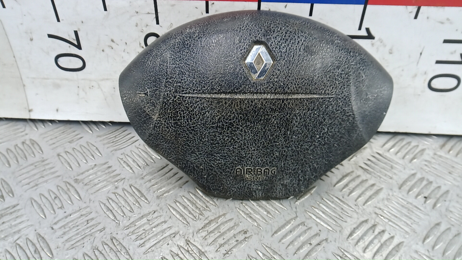 Подушка безопасности в рулевое колесо