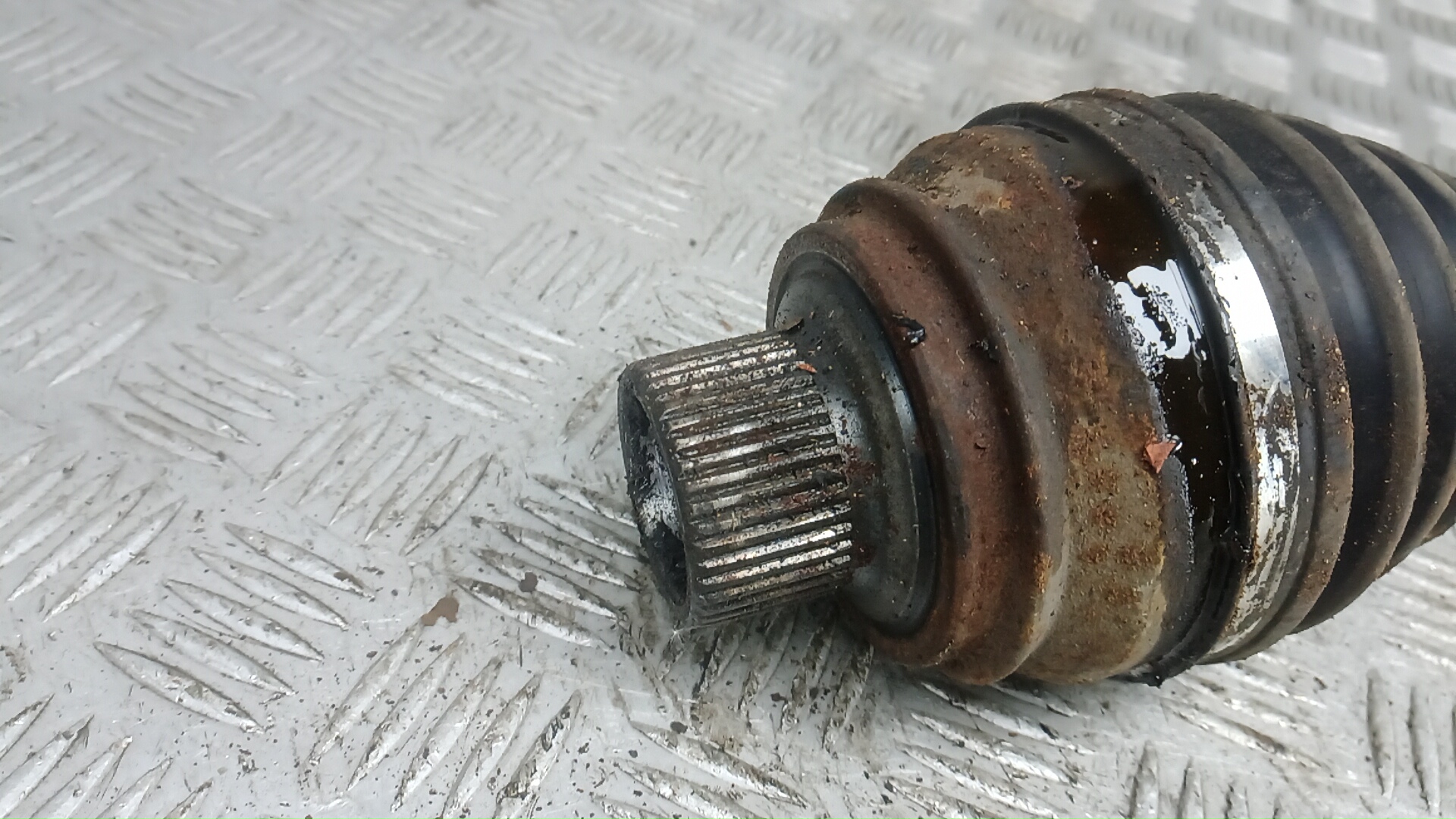 Полуось передняя левая