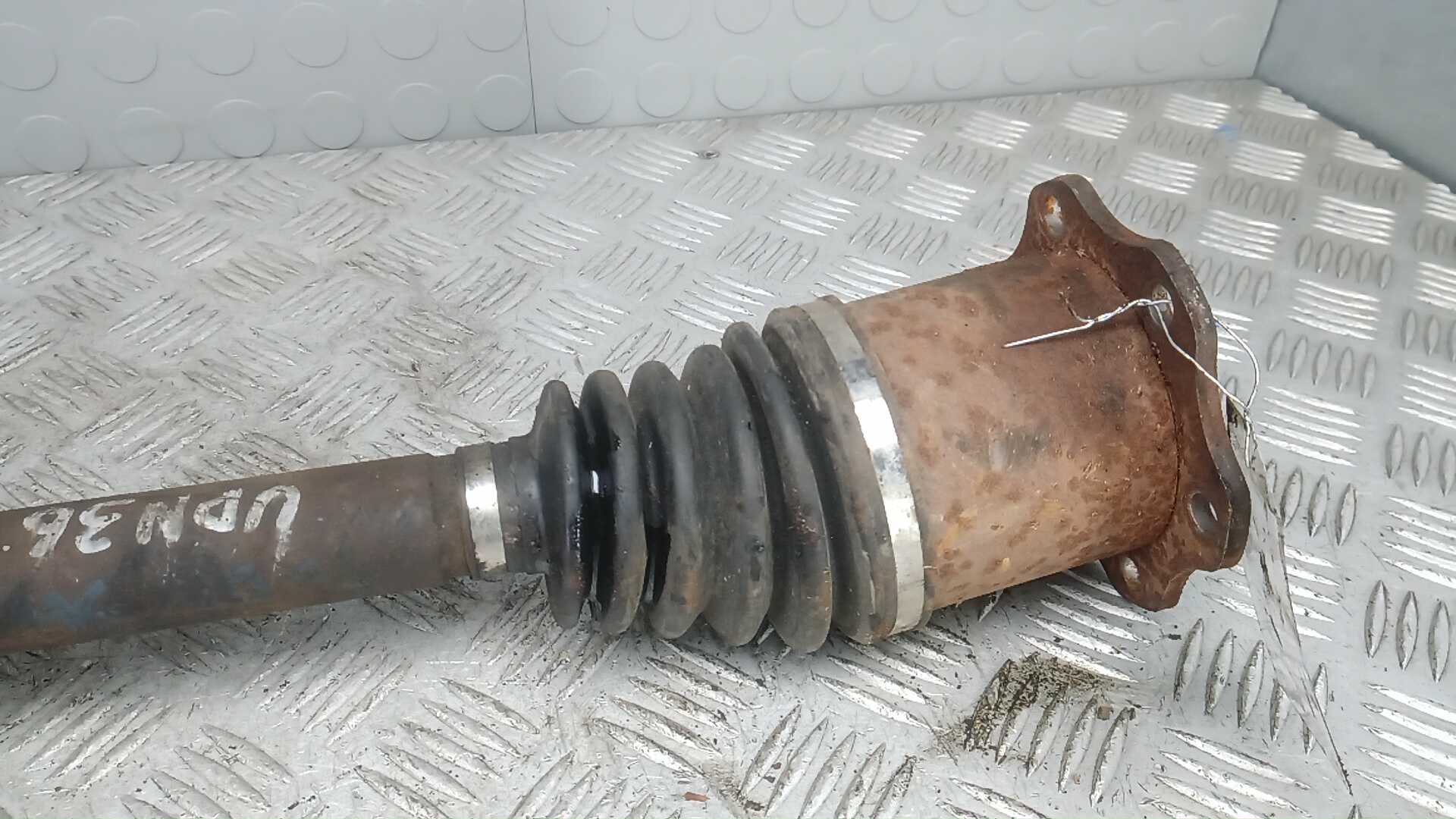 Полуось передняя левая