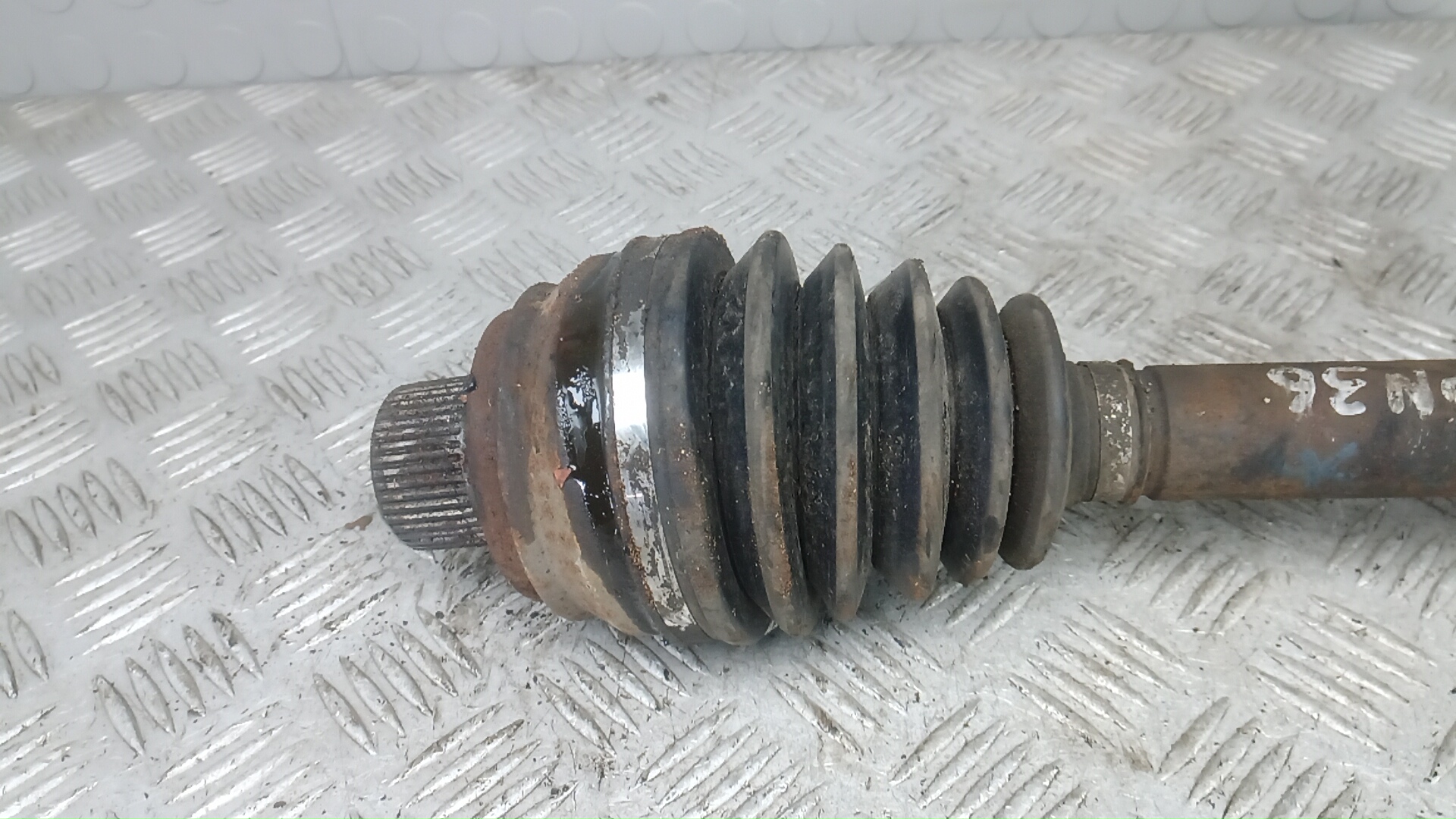 Полуось передняя левая