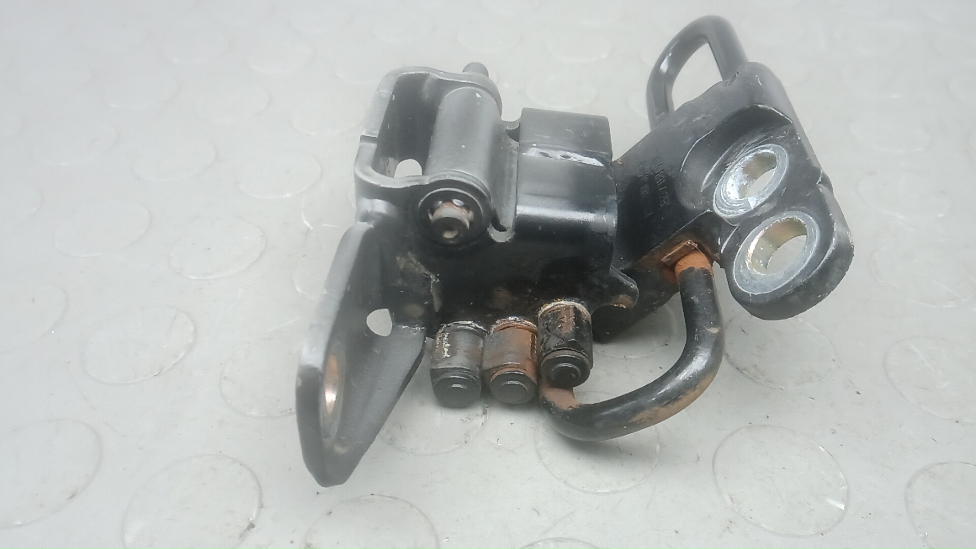 Петля двери