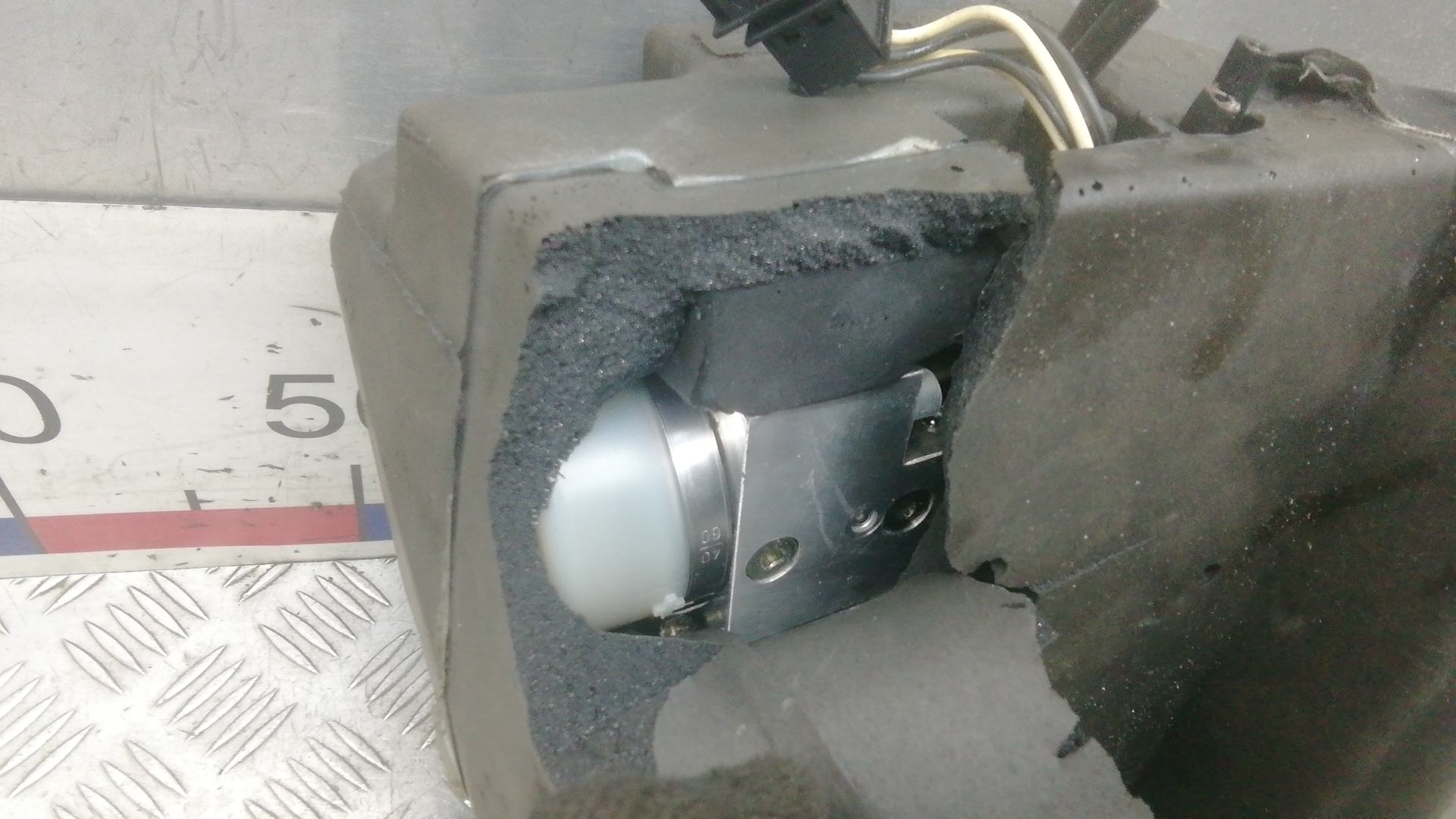 Механизм подъема двери багажника