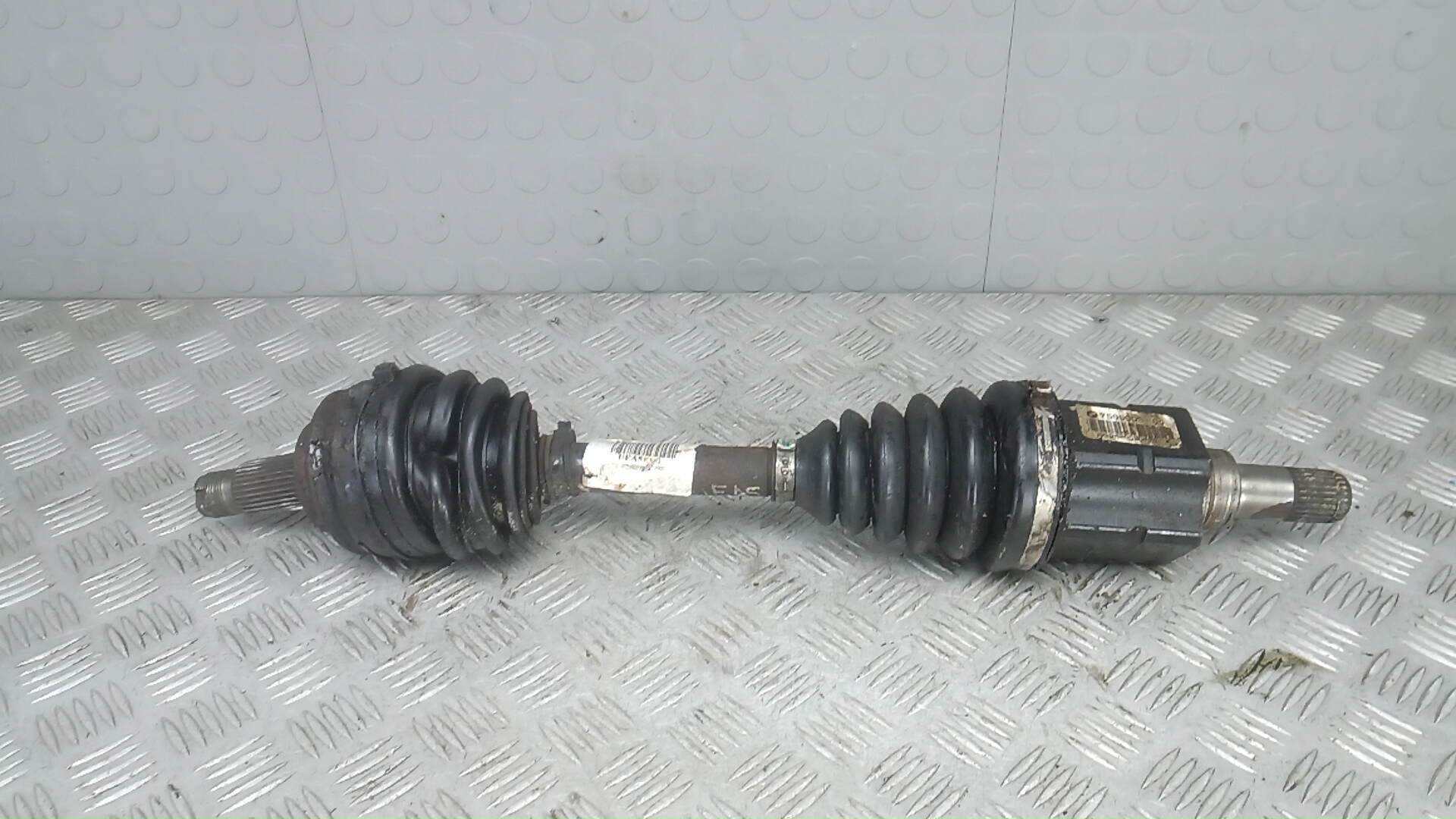 Полуось передняя левая