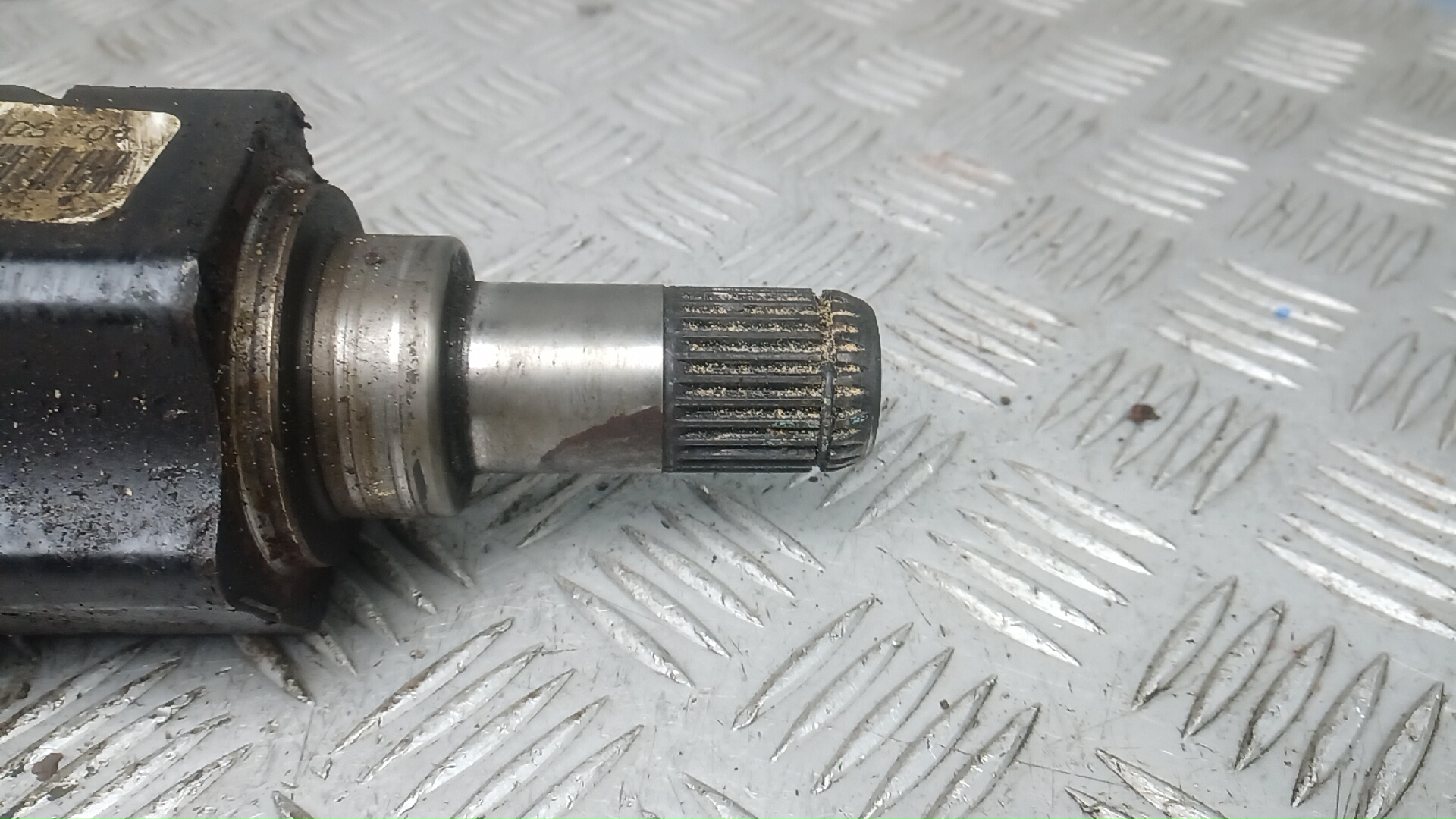 Полуось передняя левая