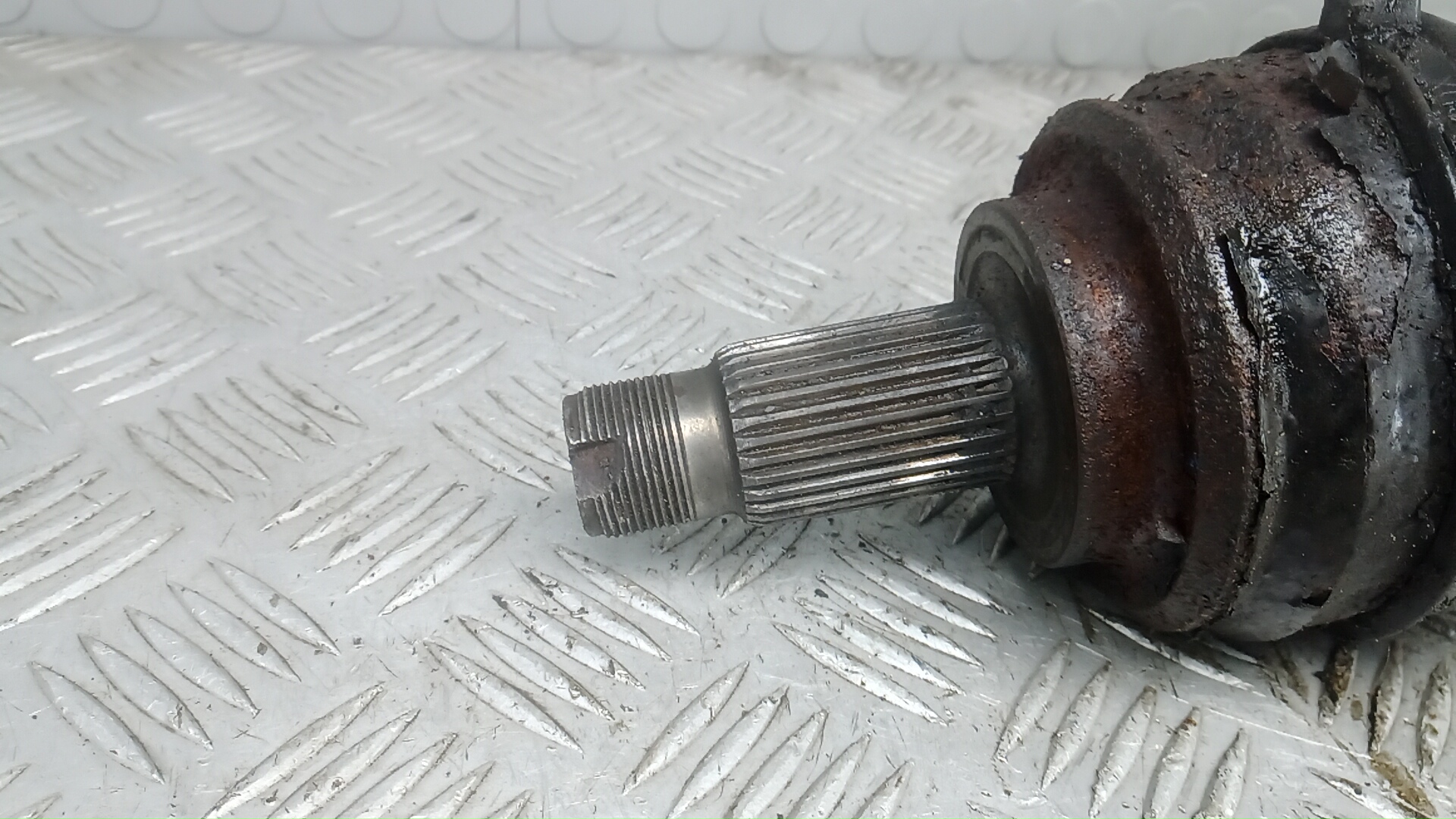 Полуось передняя левая