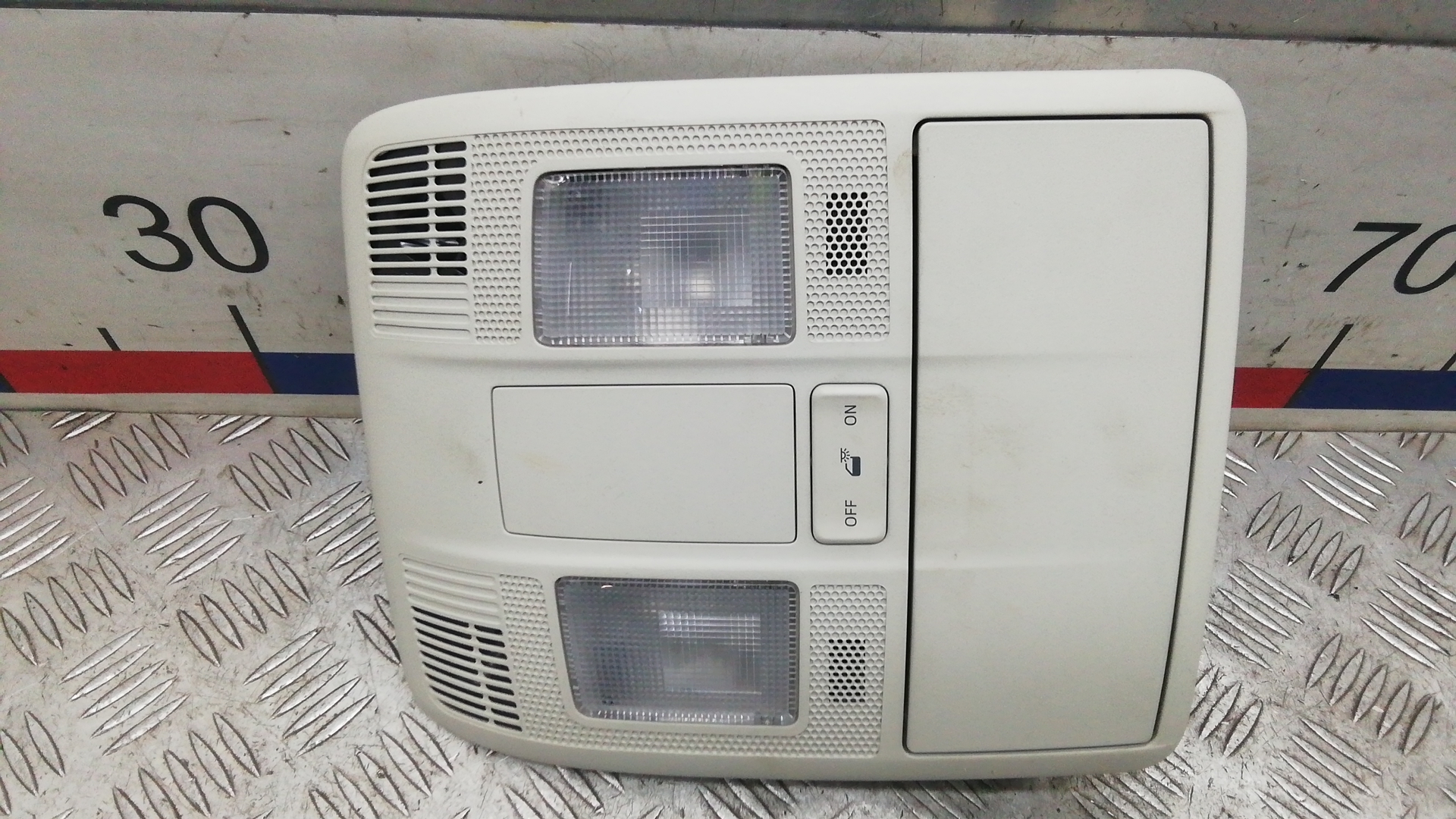 Плафон салонный