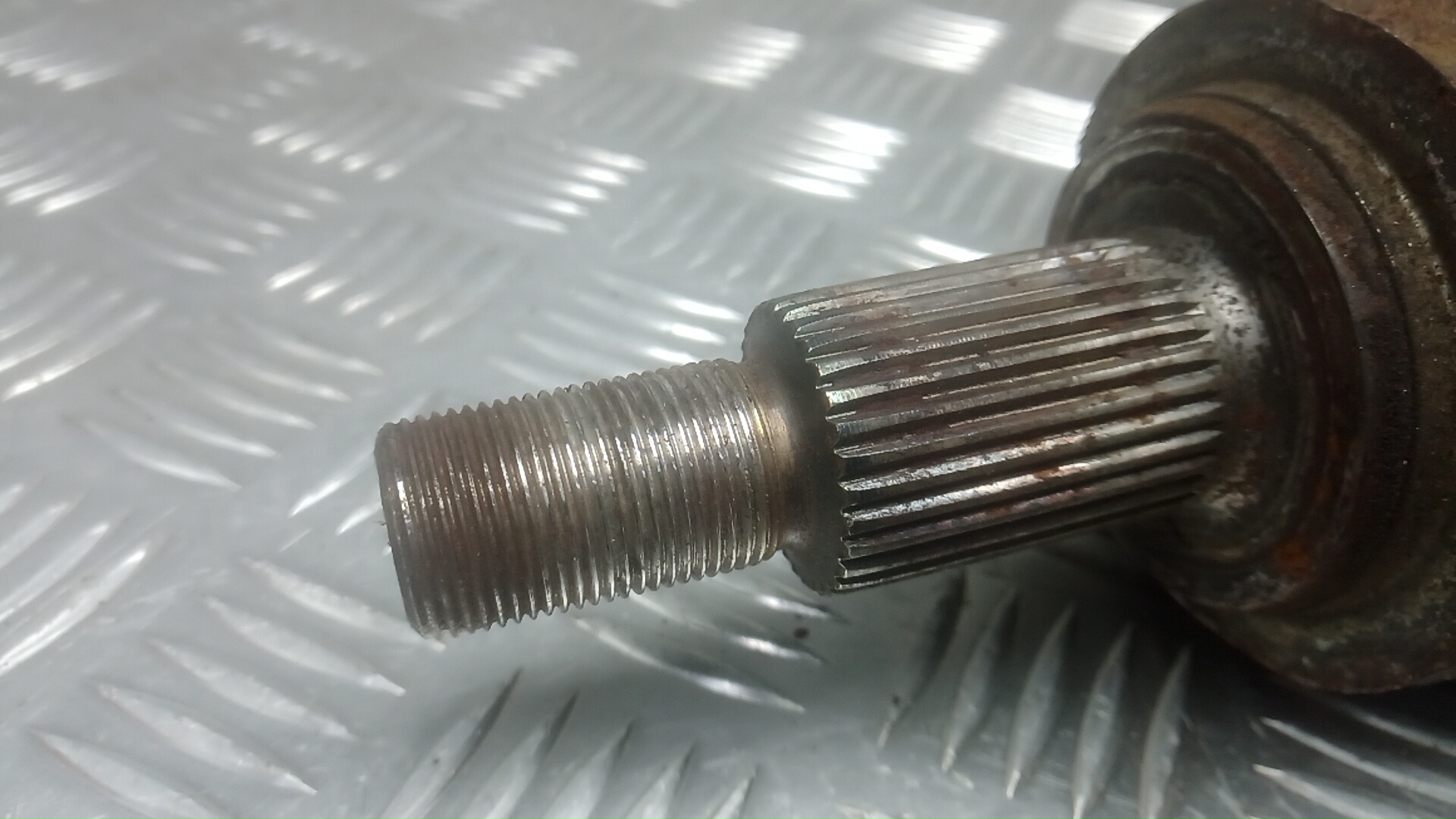 Полуось передняя левая