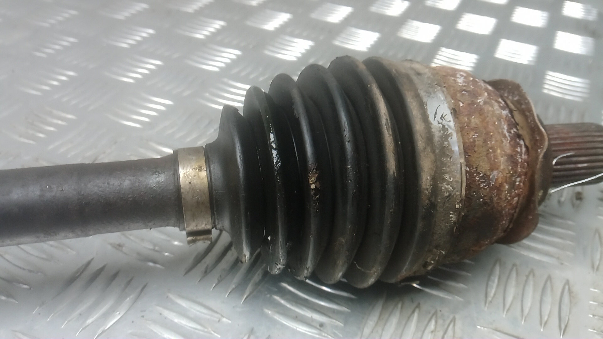 Полуось передняя правая