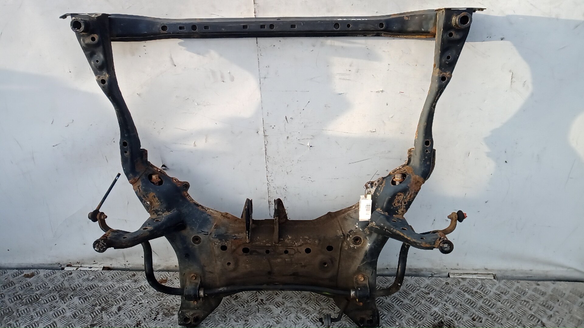 Балка передняя (крепление продольных тяг)