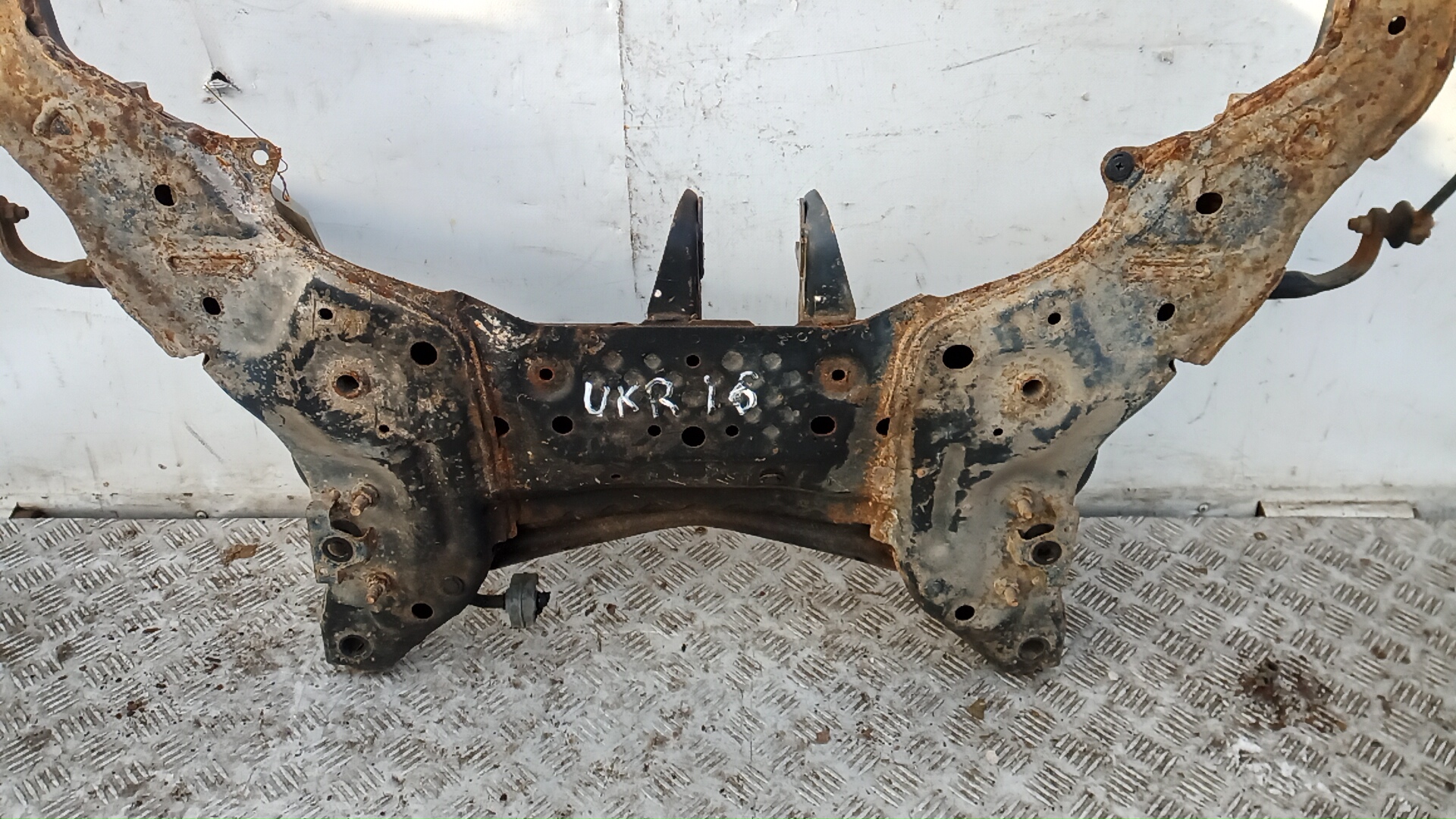 Балка передняя (крепление продольных тяг)