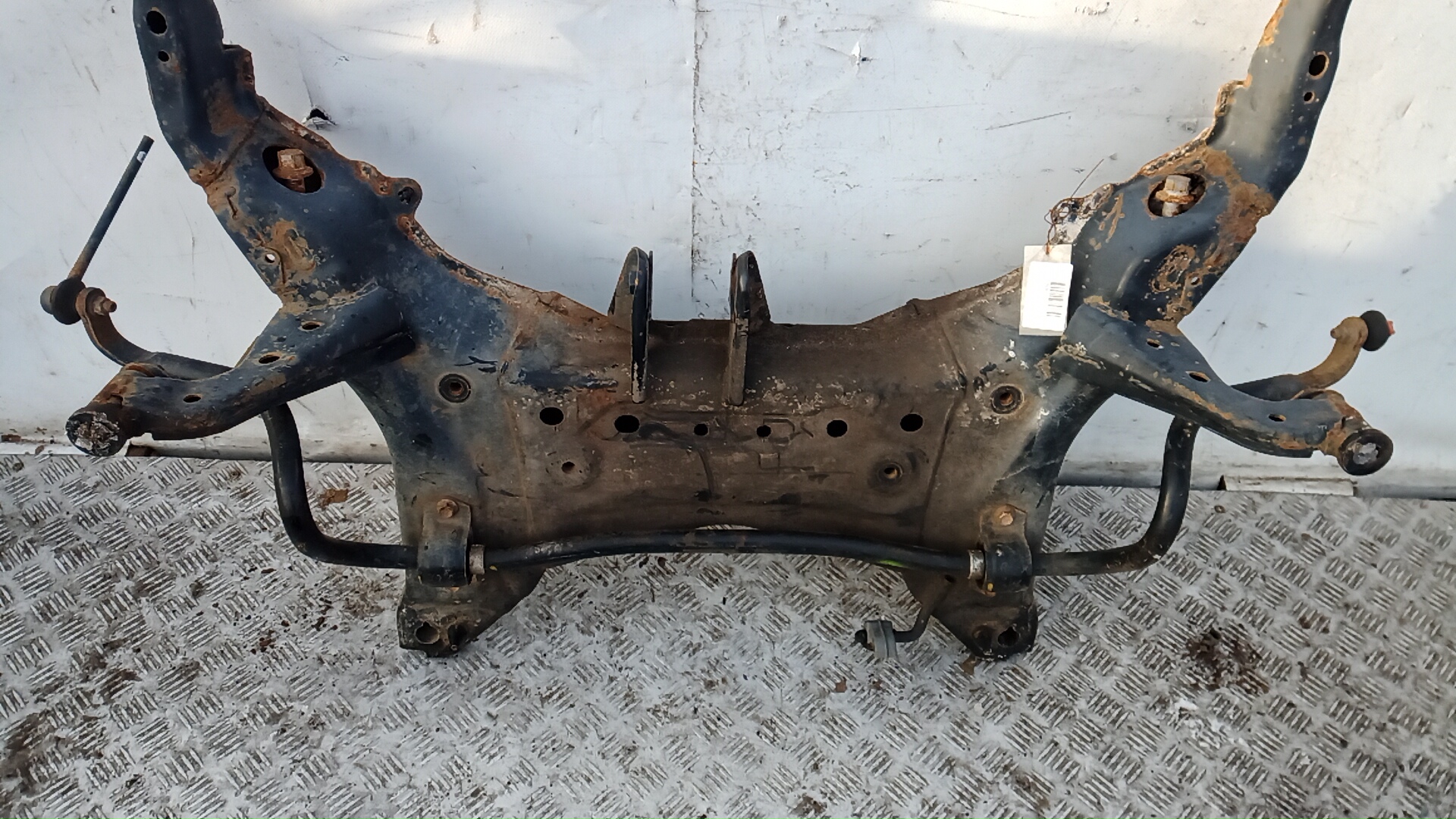 Балка передняя (крепление продольных тяг)