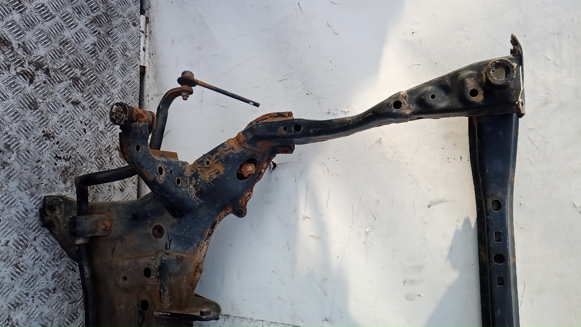 Балка передняя (крепление продольных тяг)