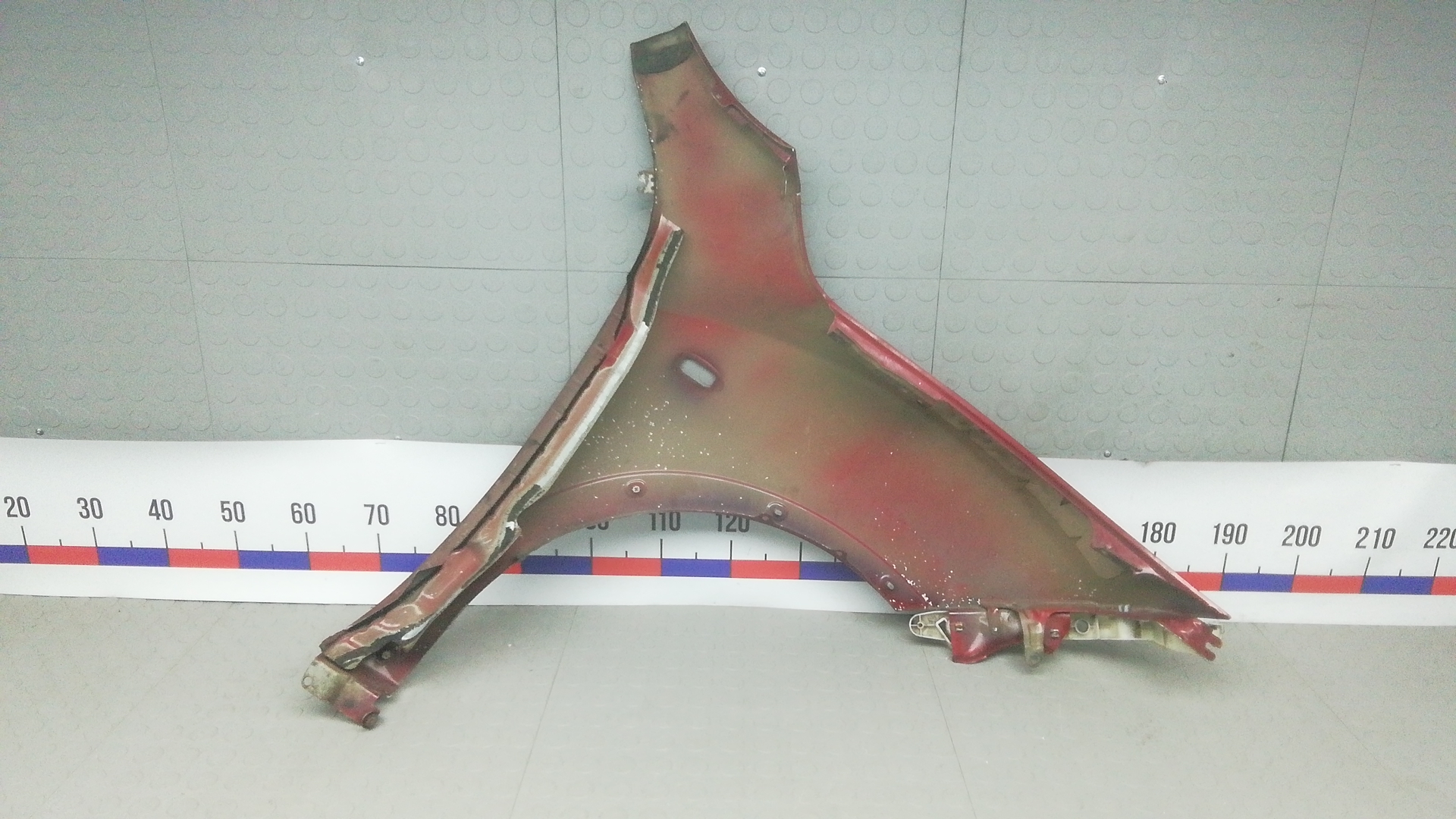 Крыло переднее левое