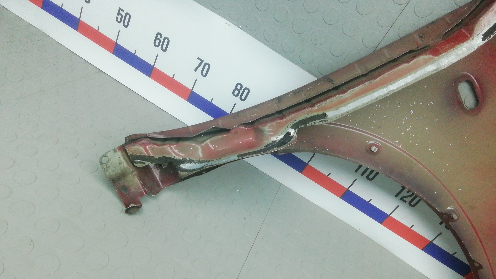 Крыло переднее левое