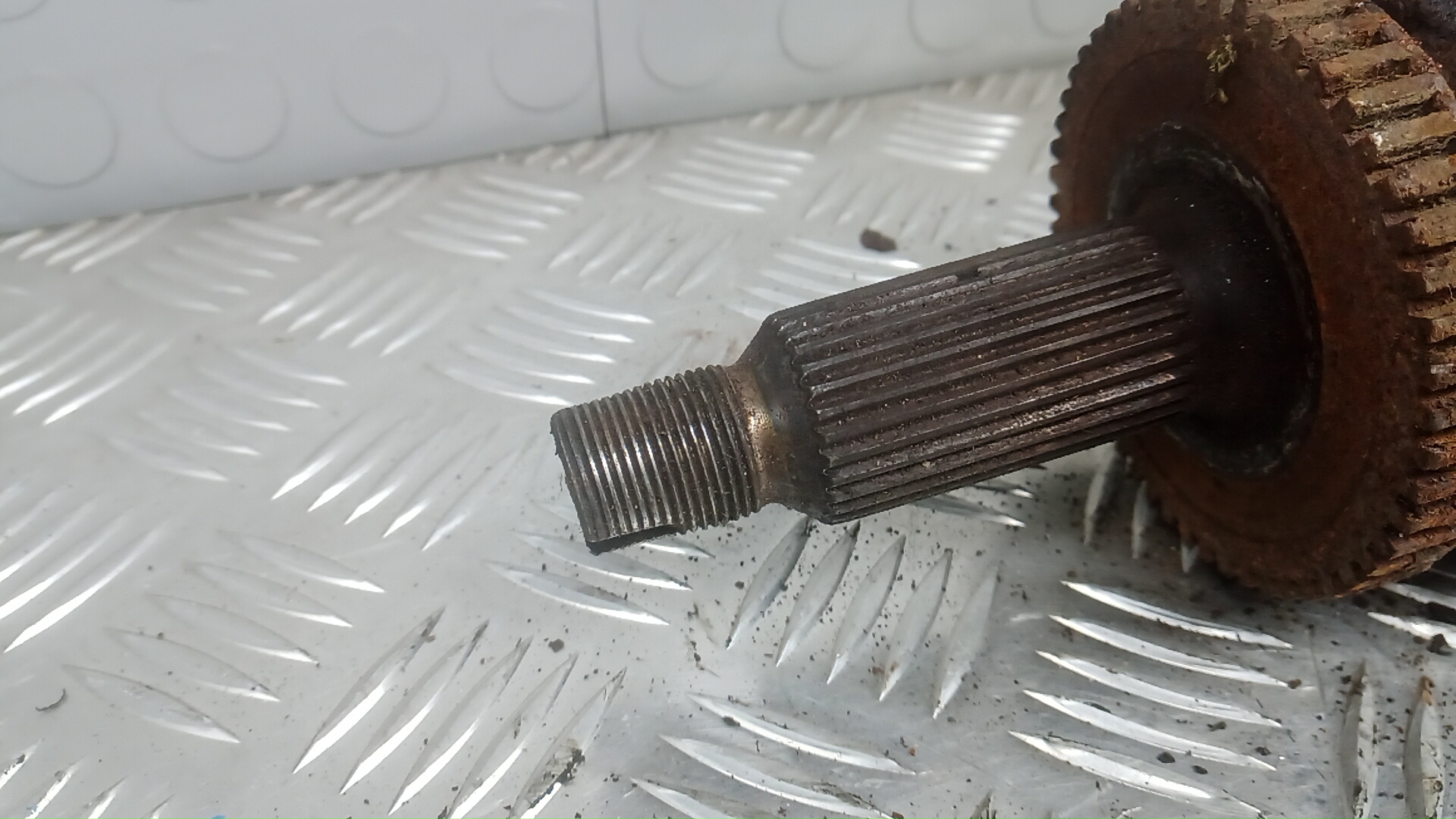 Полуось передняя левая