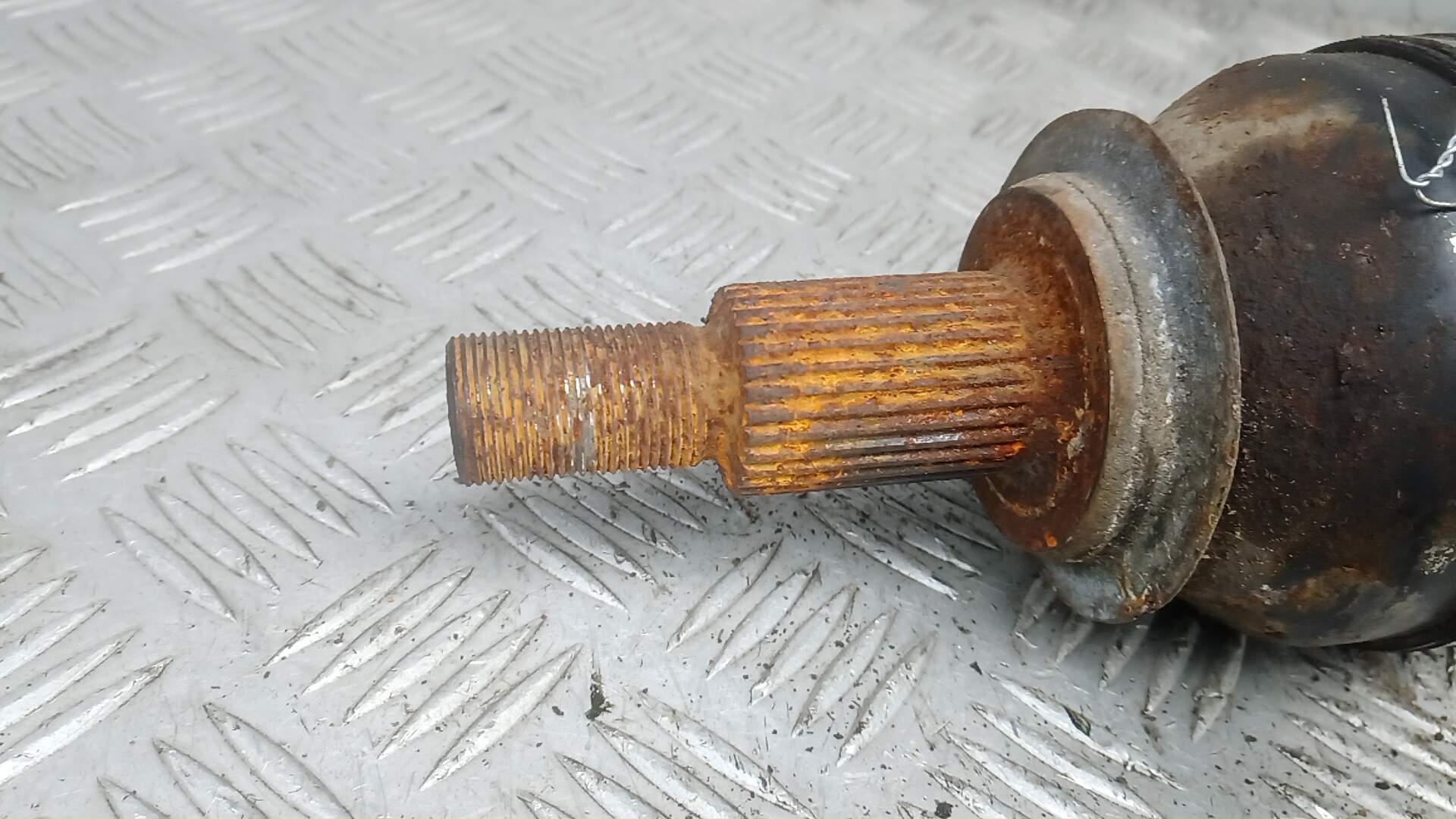 Полуось передняя левая