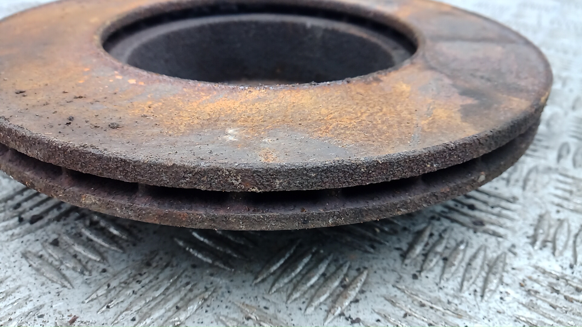 Диск тормозной передний вентилируемый