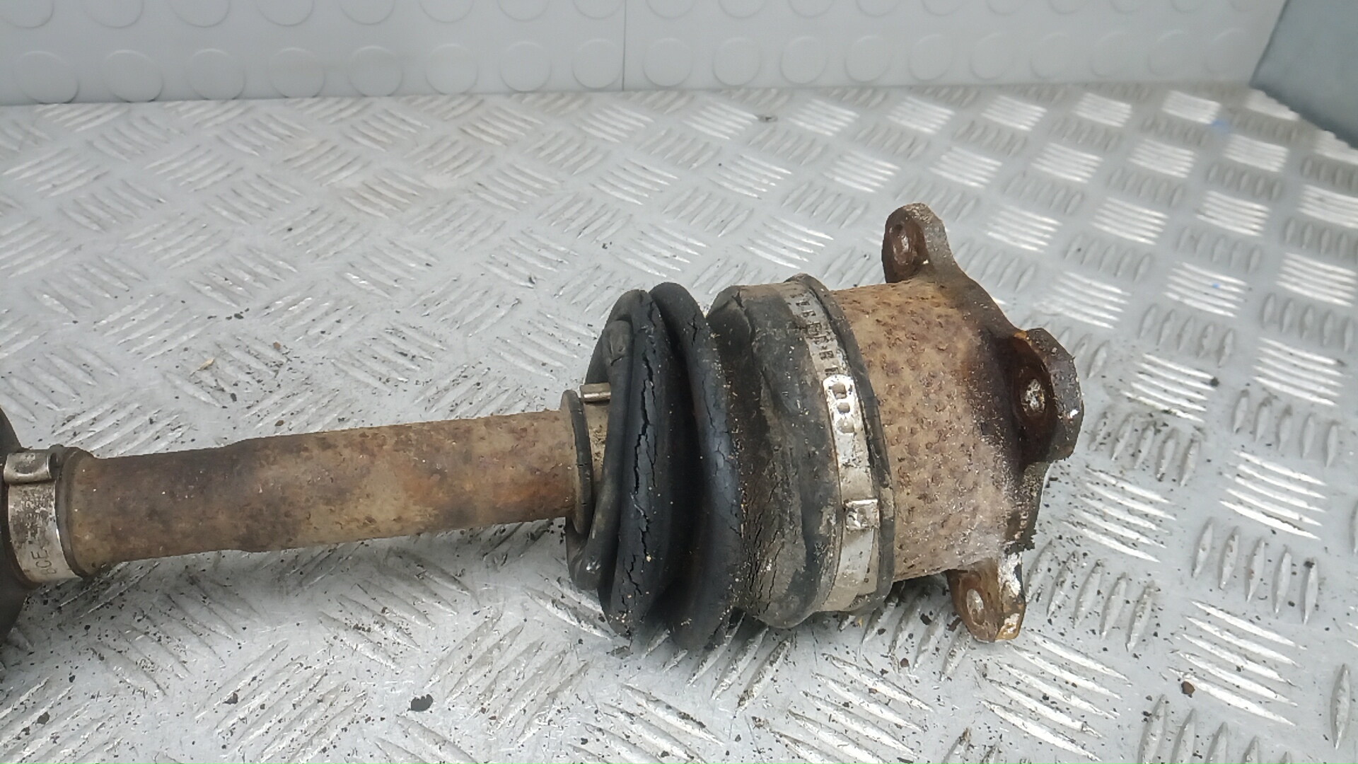 Полуось передняя левая