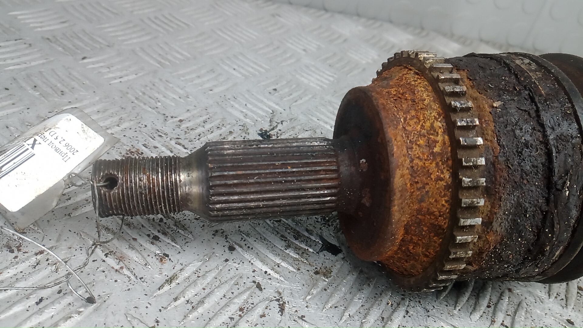 Полуось передняя левая